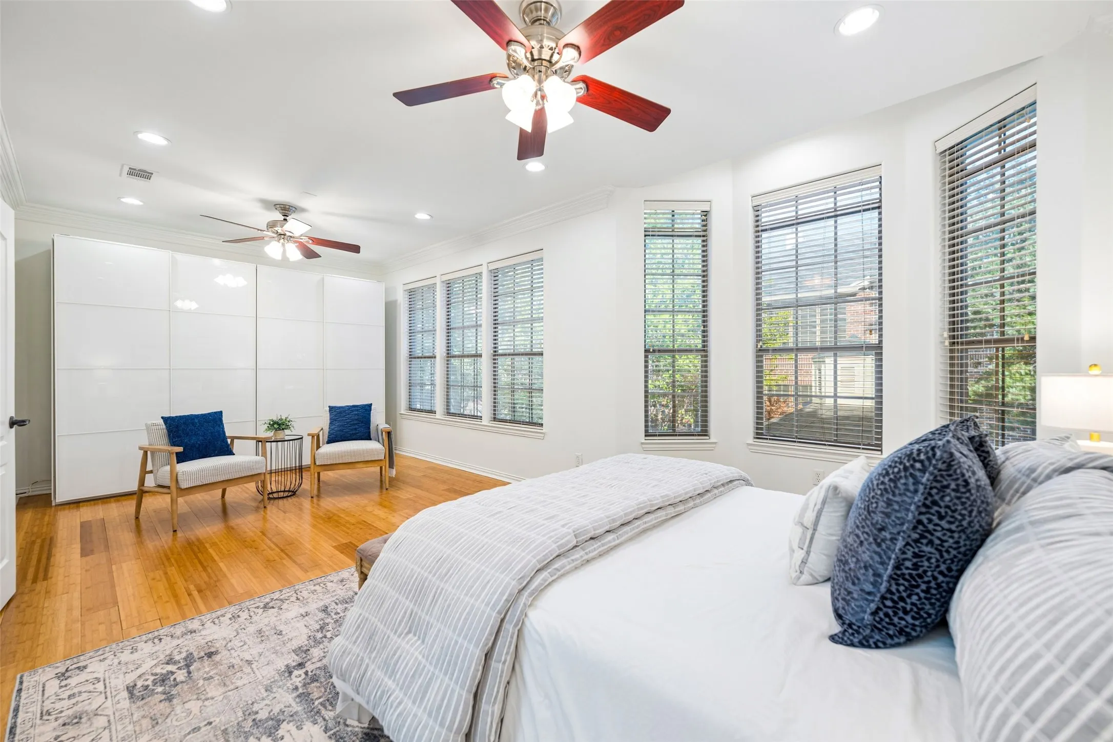 Condominium For Sale in Tarrant County , 2190 Mc Pherson Drive, Grapevine, Texas 76051, 2 Bedroom, 3 Bathroom, 1 Garage spaces, 1,541 Sqft, built in 2004, mls#21392385, Real Estate Agent in Grapevine, Homes For Sale in Tarrant county, Homes For Sale in Grapevine, Realtor in Grapevine Texas, Real Estate Brokerage Independent Realty Texas, Luminita Cordes Realtor