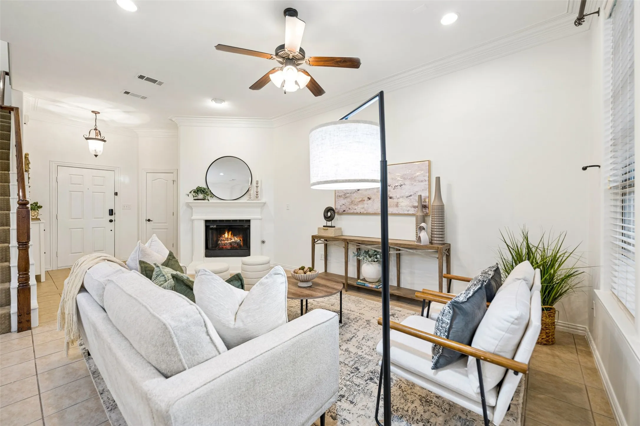Condominium For Sale in Tarrant County , 2190 Mc Pherson Drive, Grapevine, Texas 76051, 2 Bedroom, 3 Bathroom, 1 Garage spaces, 1,541 Sqft, built in 2004, mls#21392385, Real Estate Agent in Grapevine, Homes For Sale in Tarrant county, Homes For Sale in Grapevine, Realtor in Grapevine Texas, Real Estate Brokerage Independent Realty Texas, Luminita Cordes Realtor