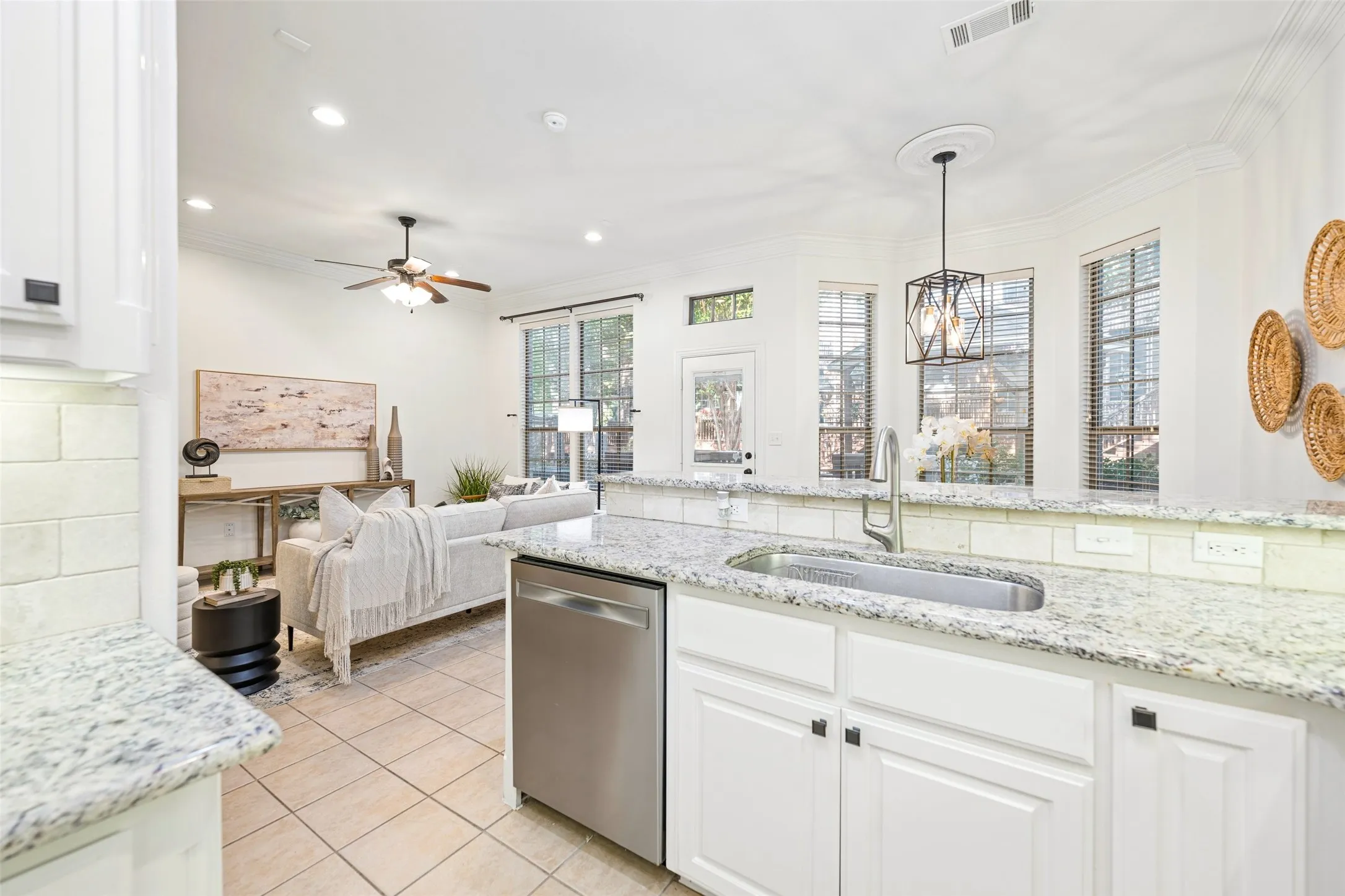 Condominium For Sale in Tarrant County , 2190 Mc Pherson Drive, Grapevine, Texas 76051, 2 Bedroom, 3 Bathroom, 1 Garage spaces, 1,541 Sqft, built in 2004, mls#21392385, Real Estate Agent in Grapevine, Homes For Sale in Tarrant county, Homes For Sale in Grapevine, Realtor in Grapevine Texas, Real Estate Brokerage Independent Realty Texas, Luminita Cordes Realtor