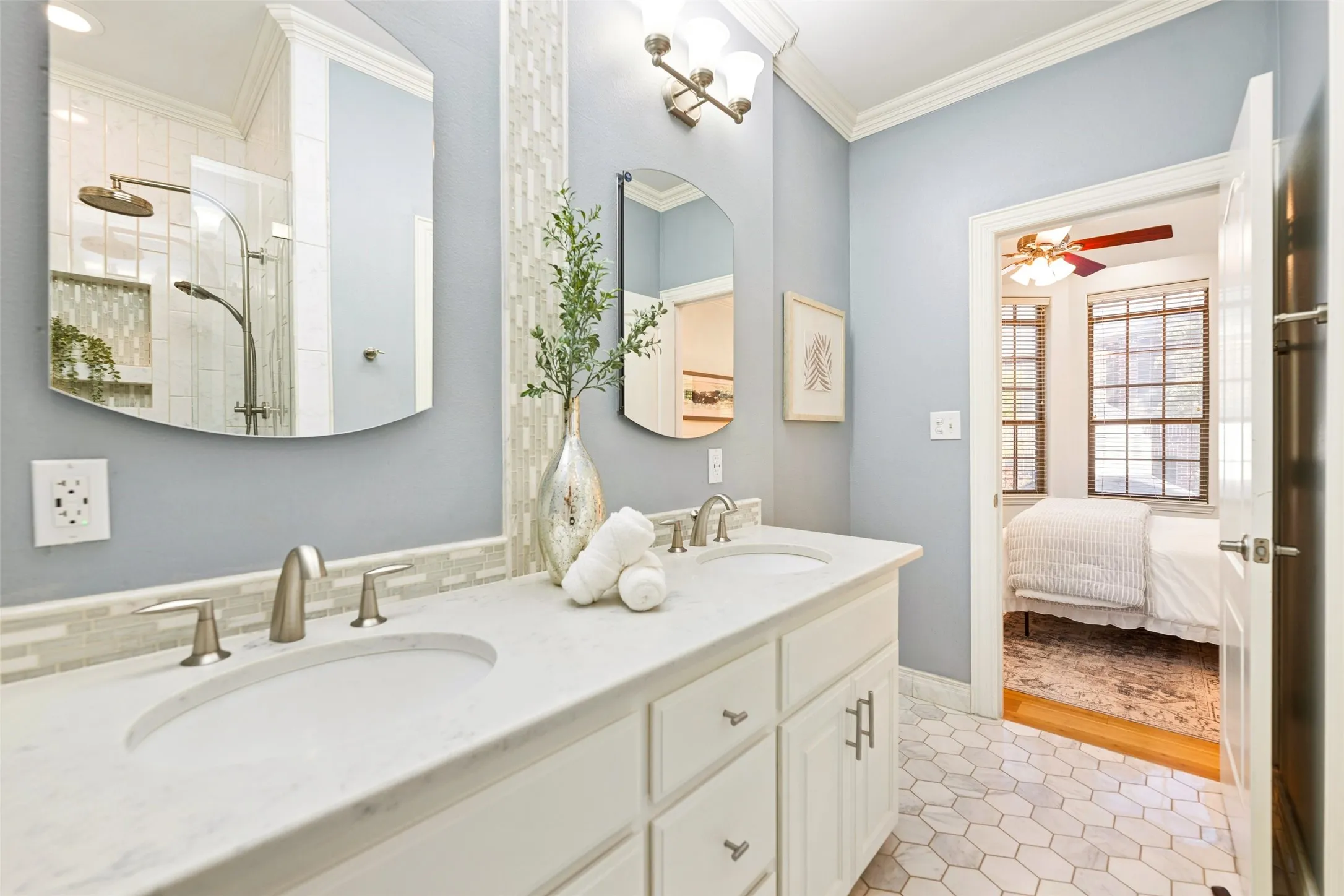 Condominium For Sale in Tarrant County , 2190 Mc Pherson Drive, Grapevine, Texas 76051, 2 Bedroom, 3 Bathroom, 1 Garage spaces, 1,541 Sqft, built in 2004, mls#21392385, Real Estate Agent in Grapevine, Homes For Sale in Tarrant county, Homes For Sale in Grapevine, Realtor in Grapevine Texas, Real Estate Brokerage Independent Realty Texas, Luminita Cordes Realtor