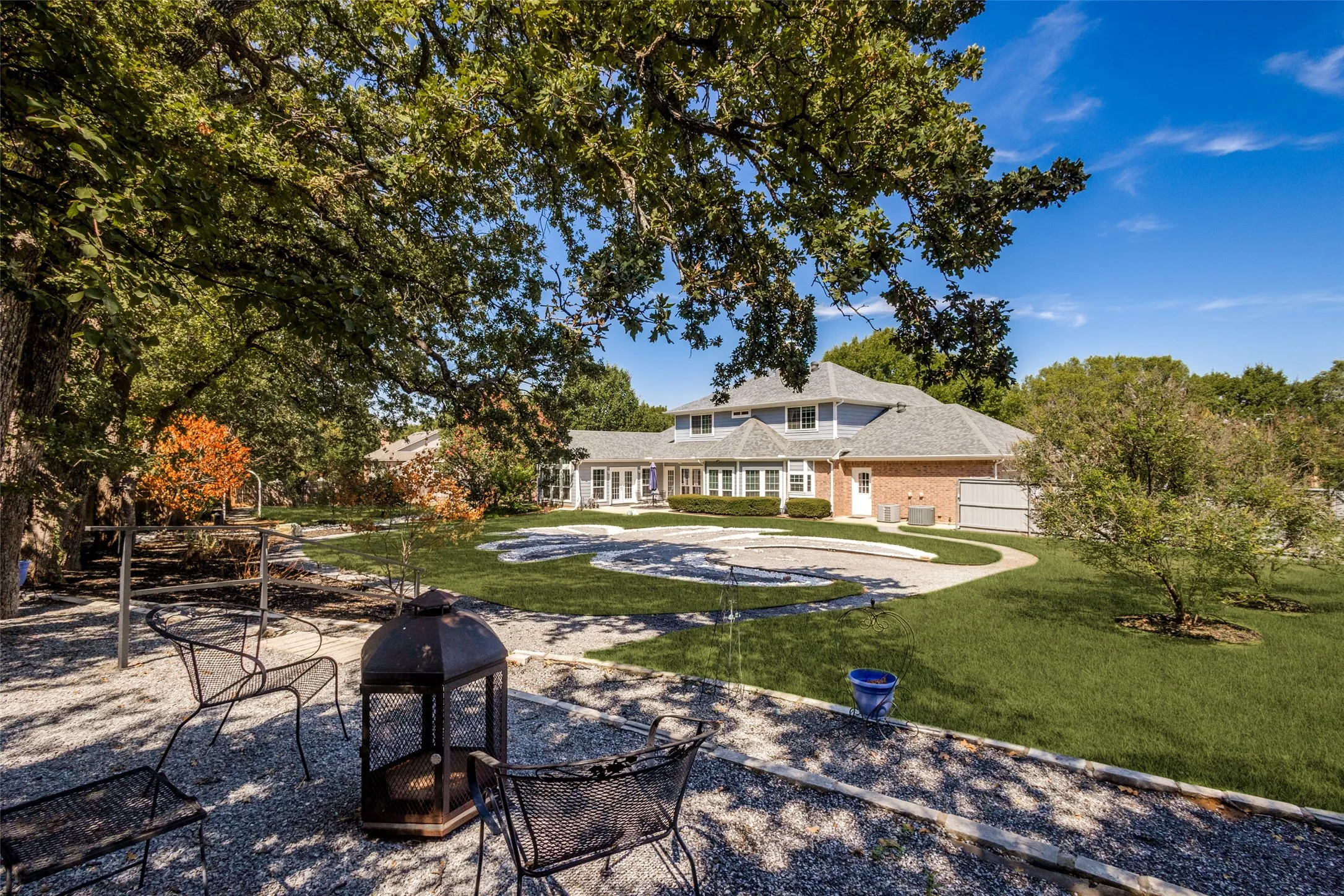 Single Family Residence For Sale in Tarrant County , 204 E Chapel Downs Drive, Southlake, Texas 76092, 4 Bedroom, 4 Bathroom, 3 Garage spaces, 3,635 Sqft, built in 1992, mls#21392754, Real Estate Agent in Southlake, Homes For Sale in Tarrant county, Homes For Sale in Southlake, Realtor in Southlake Texas, Real Estate Brokerage Independent Realty Texas, Luminita Cordes Realtor