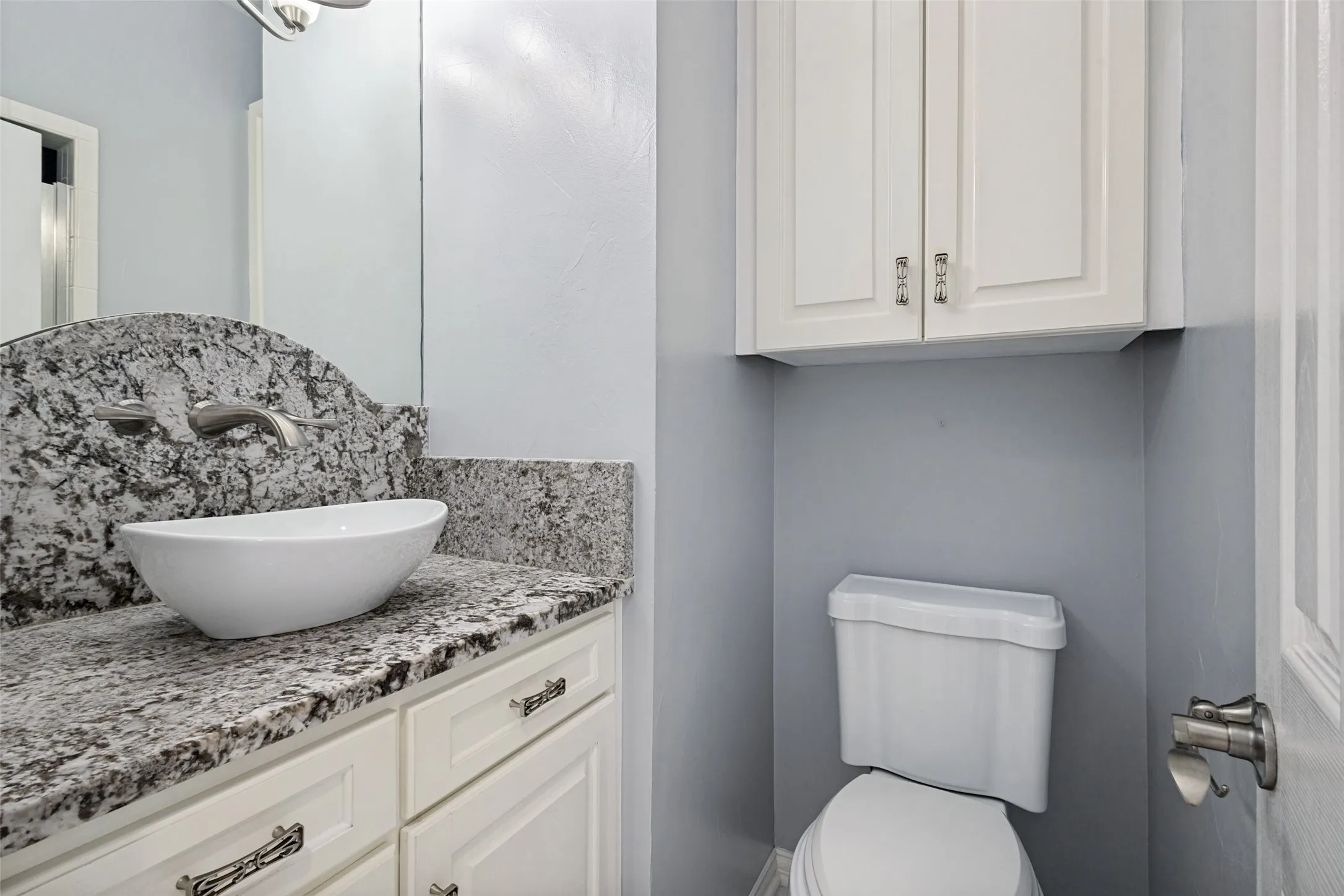 Single Family Residence For Sale in Tarrant County , 204 E Chapel Downs Drive, Southlake, Texas 76092, 4 Bedroom, 4 Bathroom, 3 Garage spaces, 3,635 Sqft, built in 1992, mls#21392754, Real Estate Agent in Southlake, Homes For Sale in Tarrant county, Homes For Sale in Southlake, Realtor in Southlake Texas, Real Estate Brokerage Independent Realty Texas, Luminita Cordes Realtor