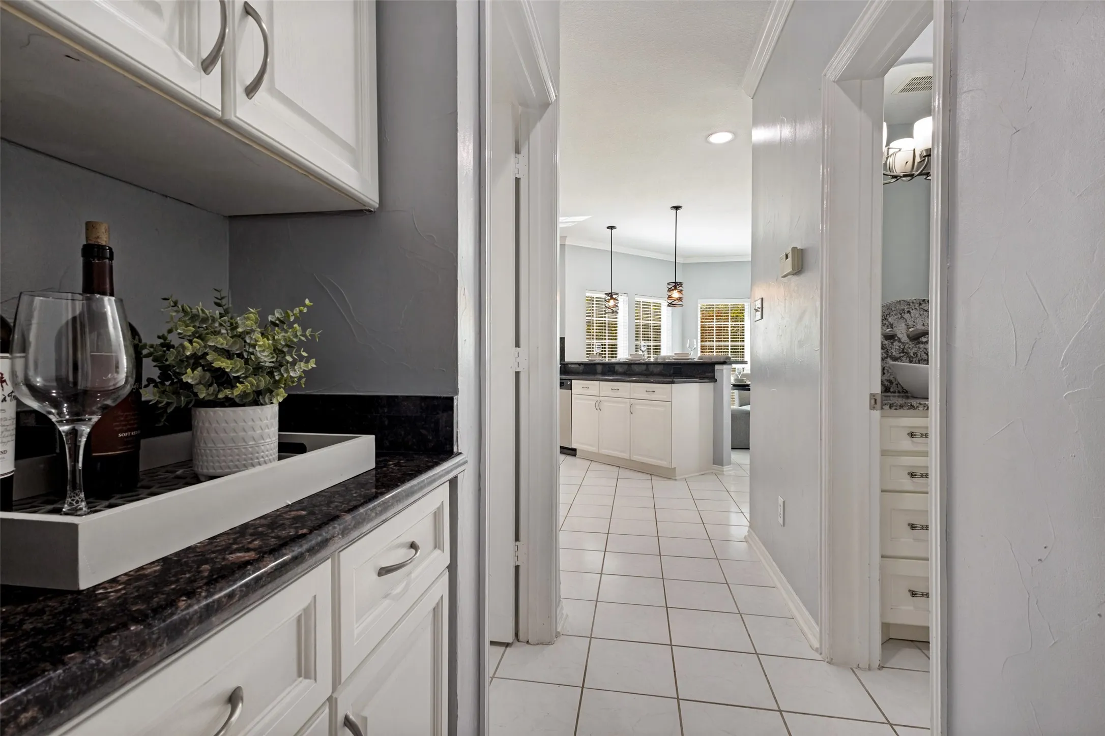 Single Family Residence For Sale in Tarrant County , 204 E Chapel Downs Drive, Southlake, Texas 76092, 4 Bedroom, 4 Bathroom, 3 Garage spaces, 3,635 Sqft, built in 1992, mls#21392754, Real Estate Agent in Southlake, Homes For Sale in Tarrant county, Homes For Sale in Southlake, Realtor in Southlake Texas, Real Estate Brokerage Independent Realty Texas, Luminita Cordes Realtor