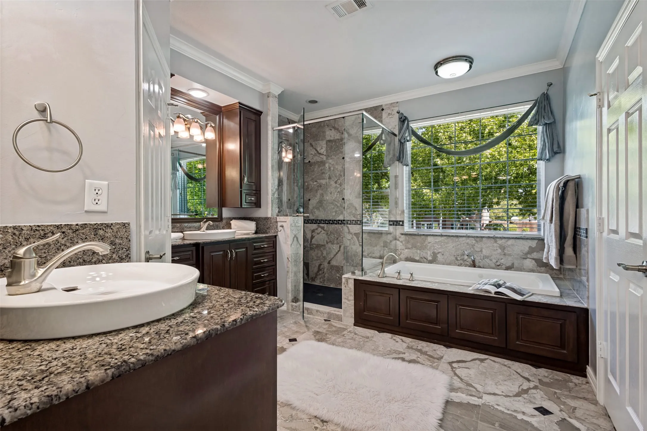Single Family Residence For Sale in Tarrant County , 204 E Chapel Downs Drive, Southlake, Texas 76092, 4 Bedroom, 4 Bathroom, 3 Garage spaces, 3,635 Sqft, built in 1992, mls#21392754, Real Estate Agent in Southlake, Homes For Sale in Tarrant county, Homes For Sale in Southlake, Realtor in Southlake Texas, Real Estate Brokerage Independent Realty Texas, Luminita Cordes Realtor