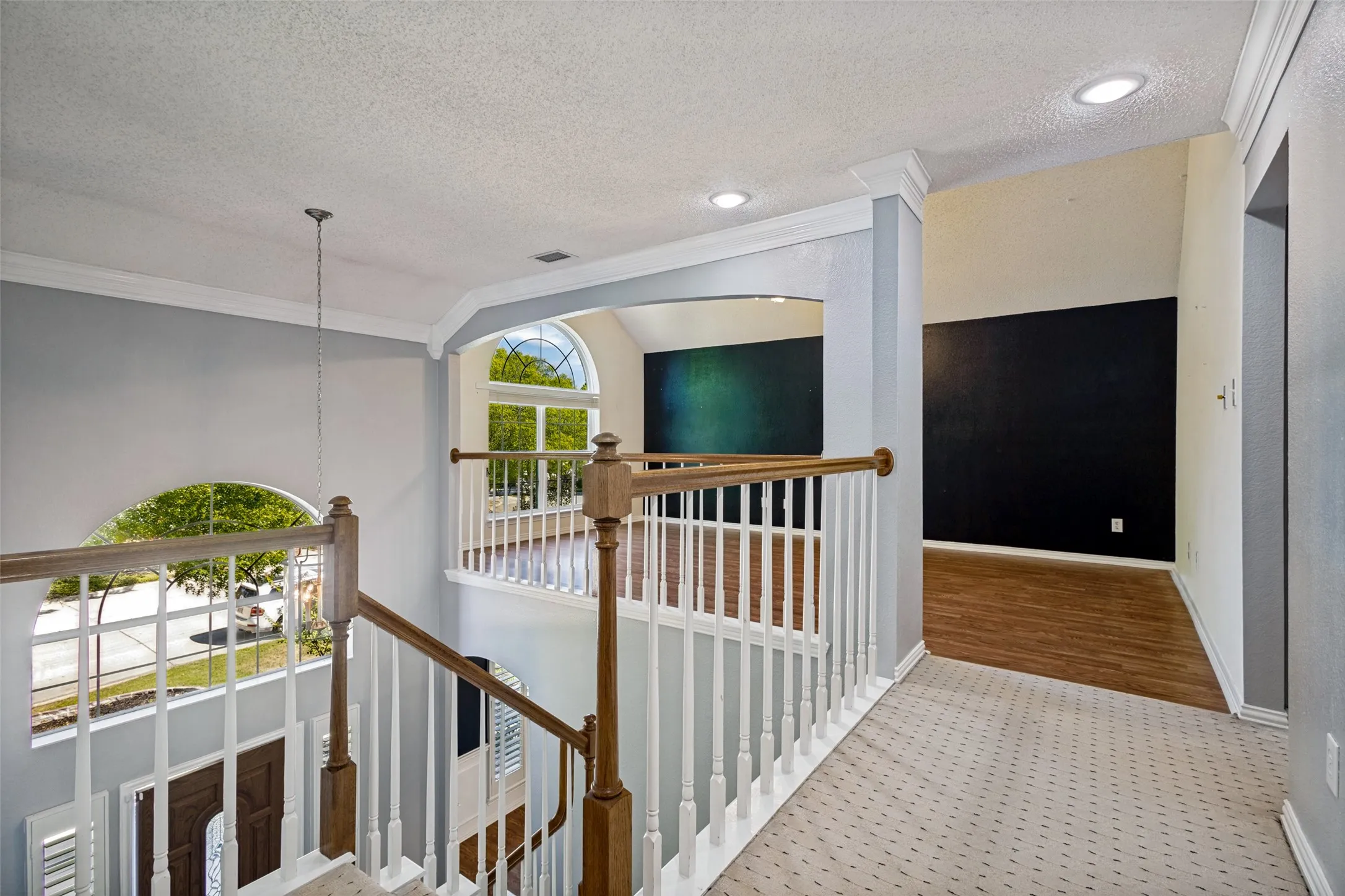 Single Family Residence For Sale in Tarrant County , 204 E Chapel Downs Drive, Southlake, Texas 76092, 4 Bedroom, 4 Bathroom, 3 Garage spaces, 3,635 Sqft, built in 1992, mls#21392754, Real Estate Agent in Southlake, Homes For Sale in Tarrant county, Homes For Sale in Southlake, Realtor in Southlake Texas, Real Estate Brokerage Independent Realty Texas, Luminita Cordes Realtor