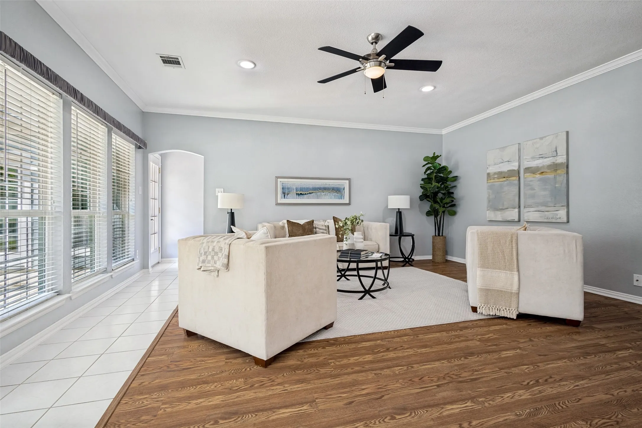 Single Family Residence For Sale in Tarrant County , 204 E Chapel Downs Drive, Southlake, Texas 76092, 4 Bedroom, 4 Bathroom, 3 Garage spaces, 3,635 Sqft, built in 1992, mls#21392754, Real Estate Agent in Southlake, Homes For Sale in Tarrant county, Homes For Sale in Southlake, Realtor in Southlake Texas, Real Estate Brokerage Independent Realty Texas, Luminita Cordes Realtor