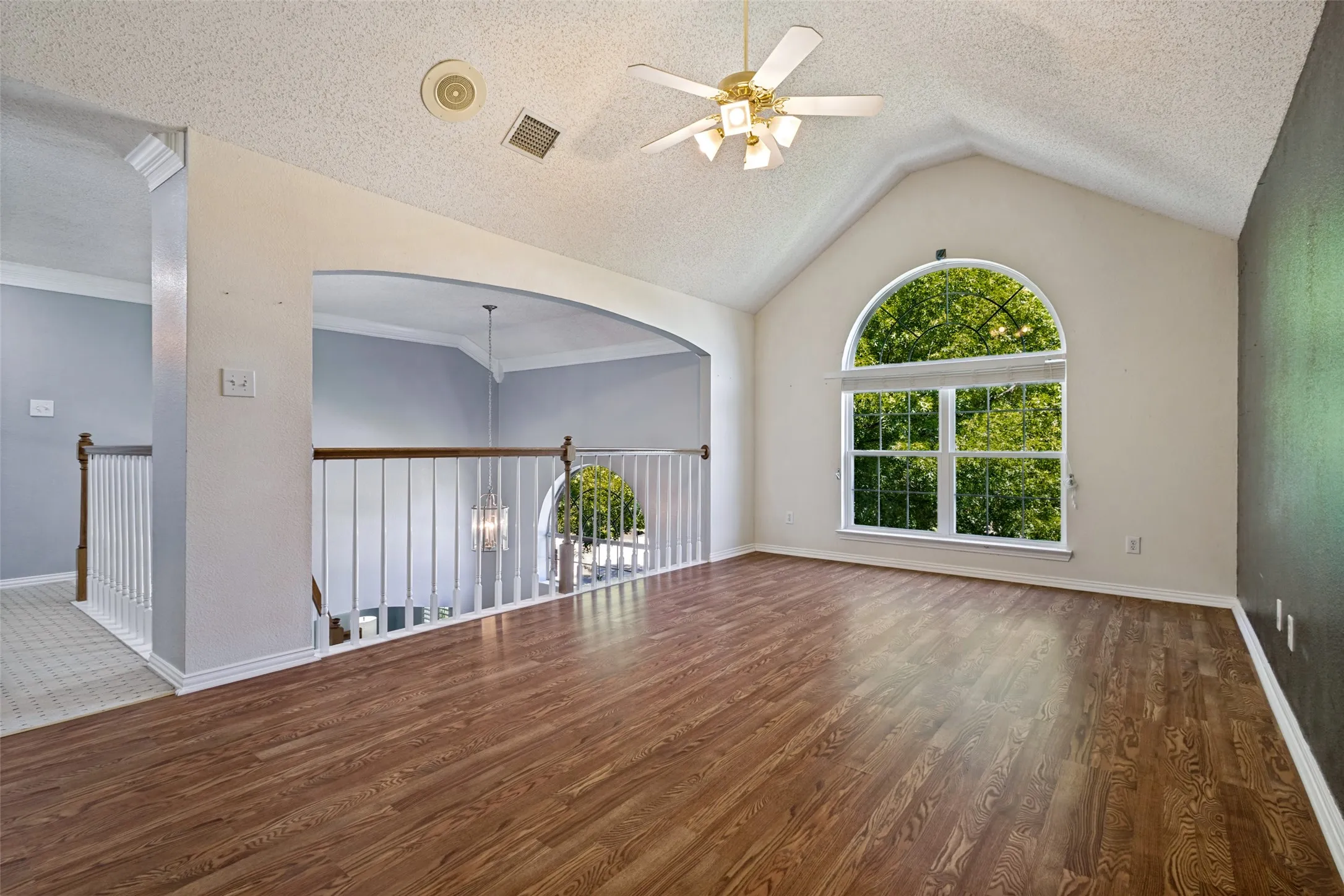 Single Family Residence For Sale in Tarrant County , 204 E Chapel Downs Drive, Southlake, Texas 76092, 4 Bedroom, 4 Bathroom, 3 Garage spaces, 3,635 Sqft, built in 1992, mls#21392754, Real Estate Agent in Southlake, Homes For Sale in Tarrant county, Homes For Sale in Southlake, Realtor in Southlake Texas, Real Estate Brokerage Independent Realty Texas, Luminita Cordes Realtor