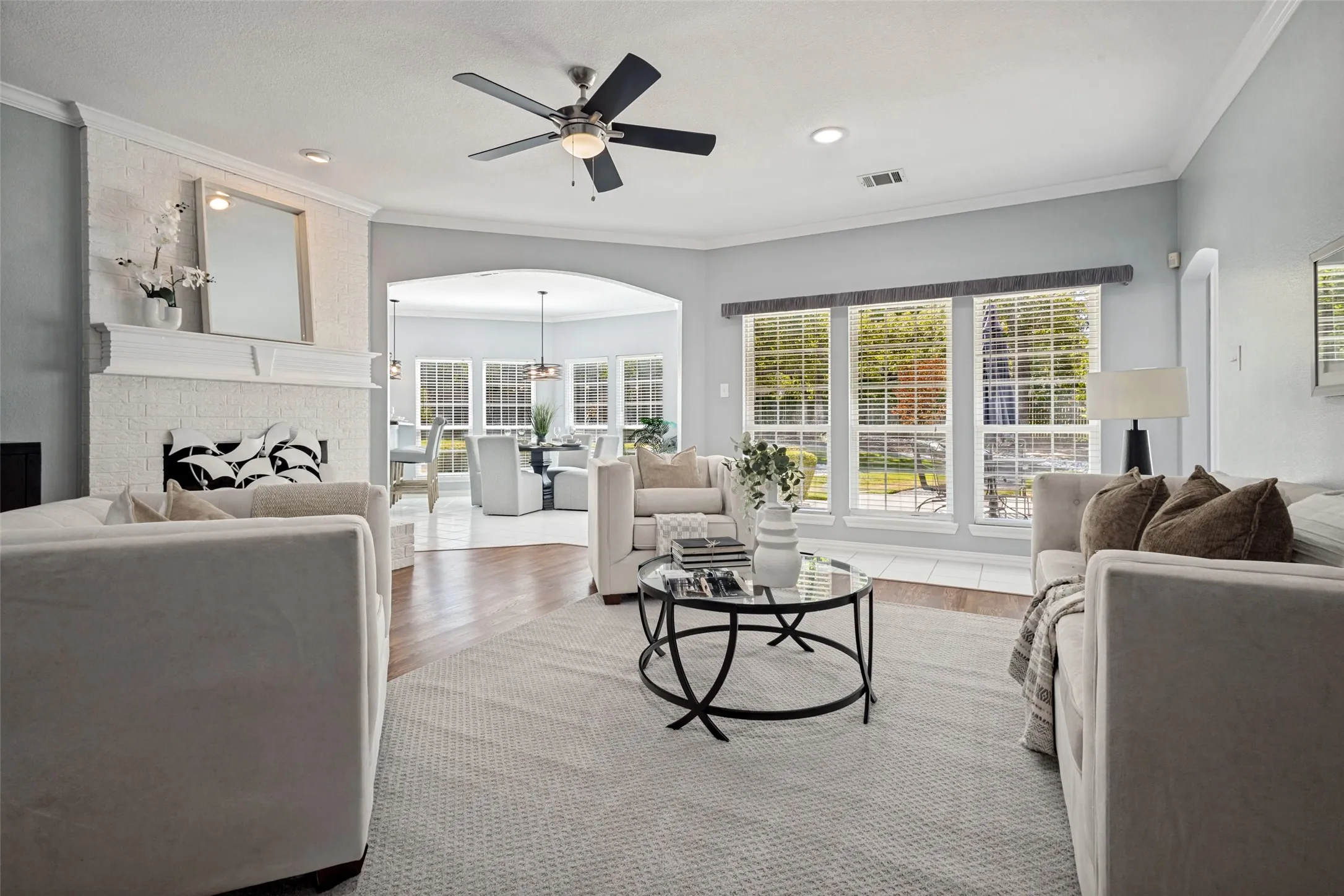 Single Family Residence For Sale in Tarrant County , 204 E Chapel Downs Drive, Southlake, Texas 76092, 4 Bedroom, 4 Bathroom, 3 Garage spaces, 3,635 Sqft, built in 1992, mls#21392754, Real Estate Agent in Southlake, Homes For Sale in Tarrant county, Homes For Sale in Southlake, Realtor in Southlake Texas, Real Estate Brokerage Independent Realty Texas, Luminita Cordes Realtor