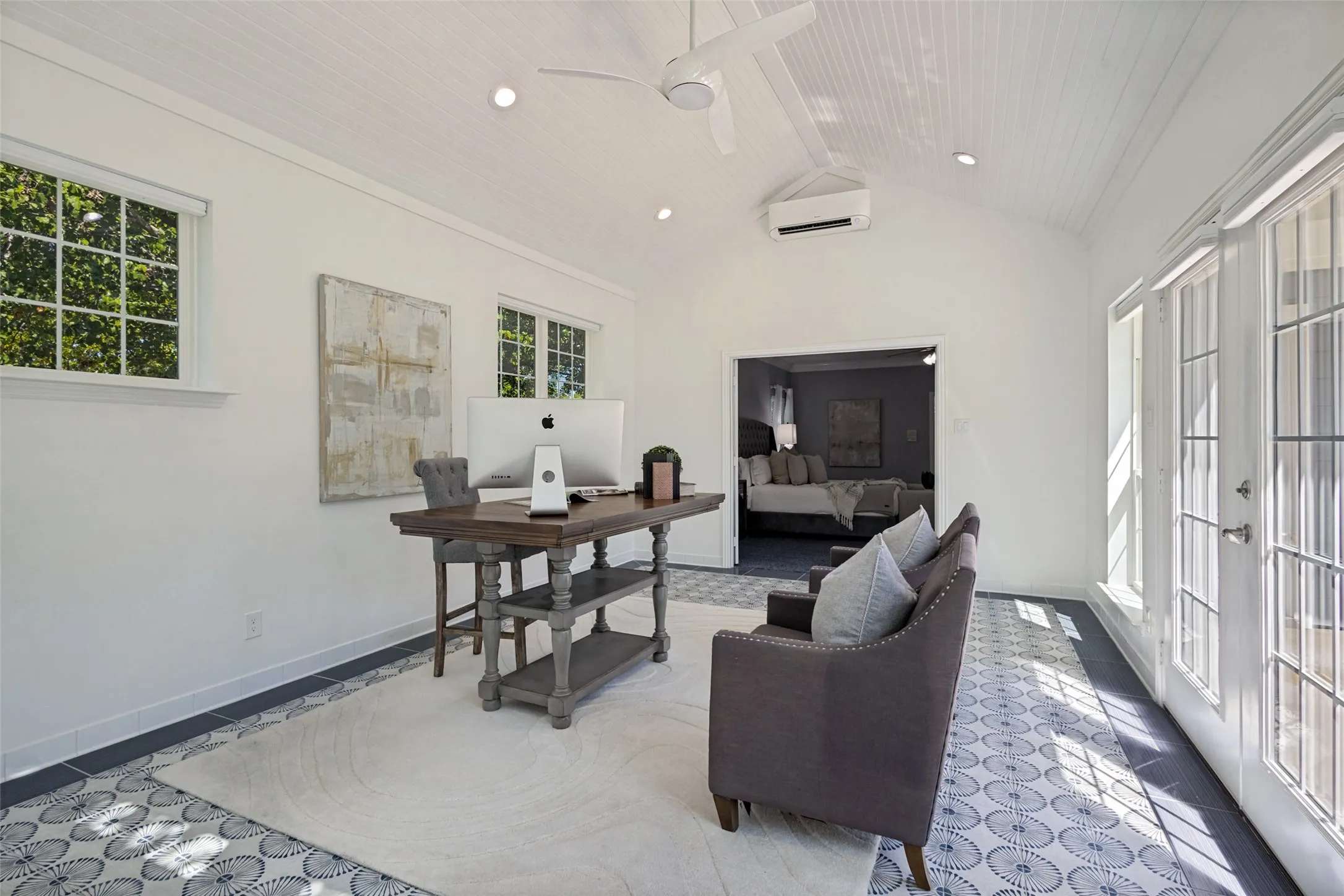 Single Family Residence For Sale in Tarrant County , 204 E Chapel Downs Drive, Southlake, Texas 76092, 4 Bedroom, 4 Bathroom, 3 Garage spaces, 3,635 Sqft, built in 1992, mls#21392754, Real Estate Agent in Southlake, Homes For Sale in Tarrant county, Homes For Sale in Southlake, Realtor in Southlake Texas, Real Estate Brokerage Independent Realty Texas, Luminita Cordes Realtor