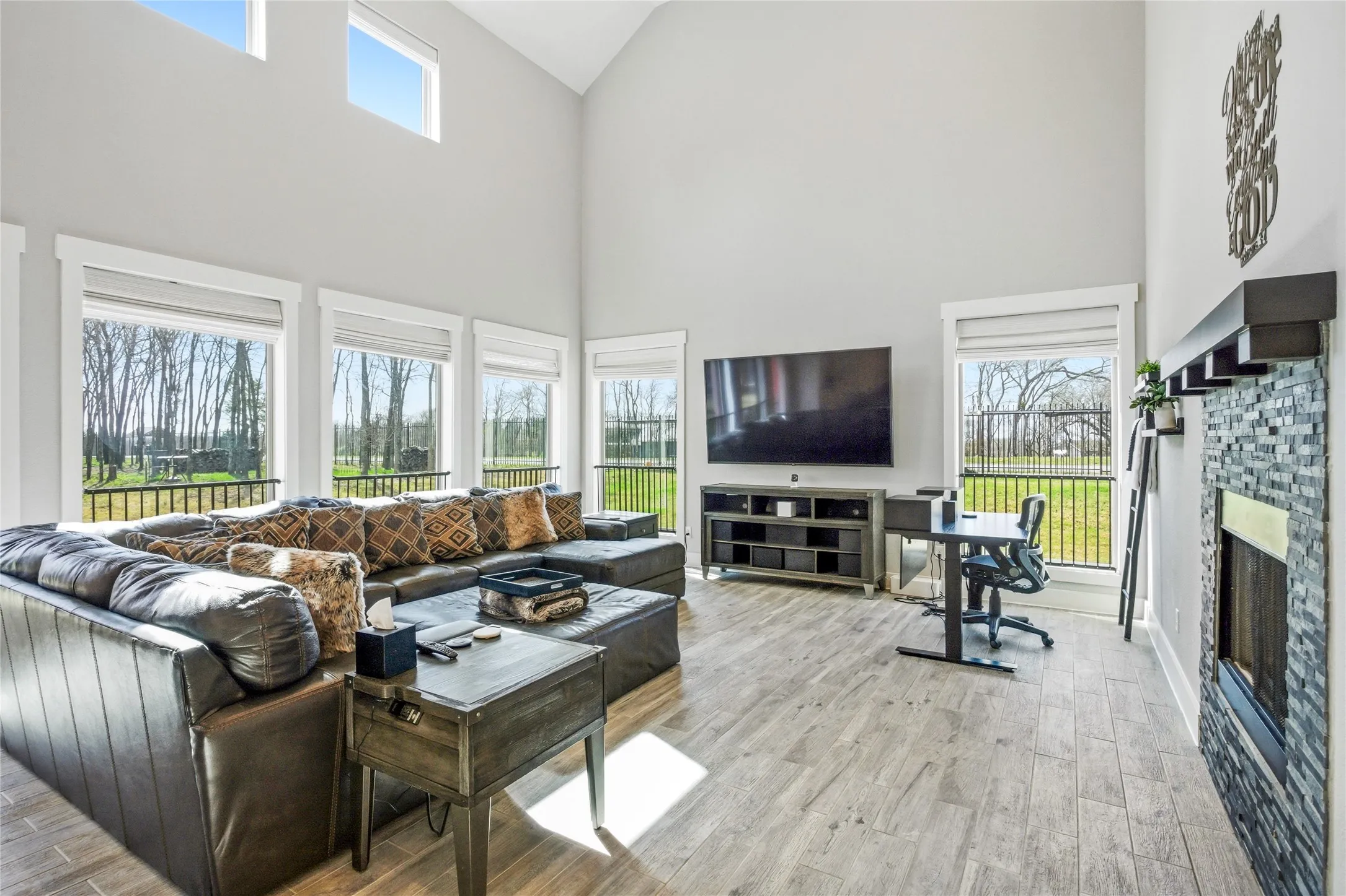 Single Family Residence For Sale in Grayson County , 216 Glen Ellen Road, Pottsboro, Texas 75076, 3 Bedroom, 3 Bathroom, 2 Garage spaces, 2,636 Sqft, built in 2021, mls#21392356, Real Estate Agent in Pottsboro, Homes For Sale in Grayson county, Homes For Sale in Pottsboro, Realtor in Pottsboro Texas, Real Estate Brokerage Independent Realty Texas, Luminita Cordes Realtor