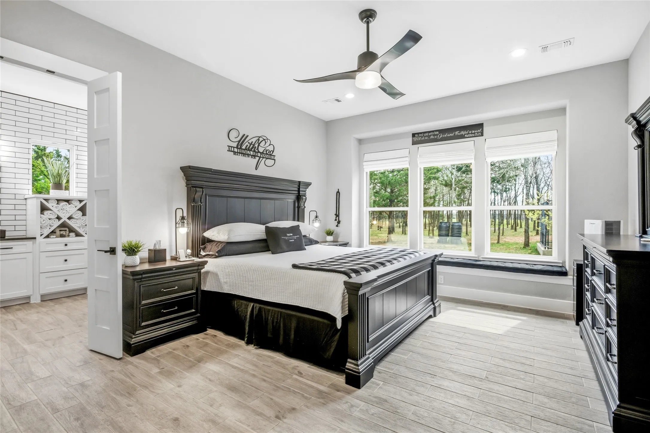 Single Family Residence For Sale in Grayson County , 216 Glen Ellen Road, Pottsboro, Texas 75076, 3 Bedroom, 3 Bathroom, 2 Garage spaces, 2,636 Sqft, built in 2021, mls#21392356, Real Estate Agent in Pottsboro, Homes For Sale in Grayson county, Homes For Sale in Pottsboro, Realtor in Pottsboro Texas, Real Estate Brokerage Independent Realty Texas, Luminita Cordes Realtor
