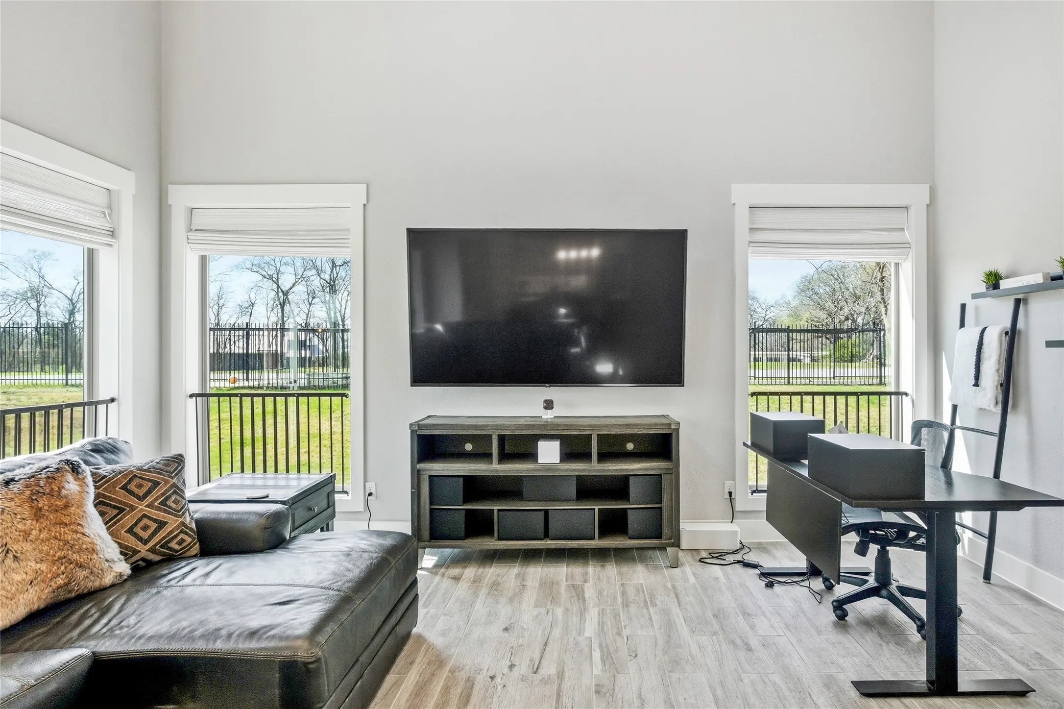 Single Family Residence For Sale in Grayson County , 216 Glen Ellen Road, Pottsboro, Texas 75076, 3 Bedroom, 3 Bathroom, 2 Garage spaces, 2,636 Sqft, built in 2021, mls#21392356, Real Estate Agent in Pottsboro, Homes For Sale in Grayson county, Homes For Sale in Pottsboro, Realtor in Pottsboro Texas, Real Estate Brokerage Independent Realty Texas, Luminita Cordes Realtor