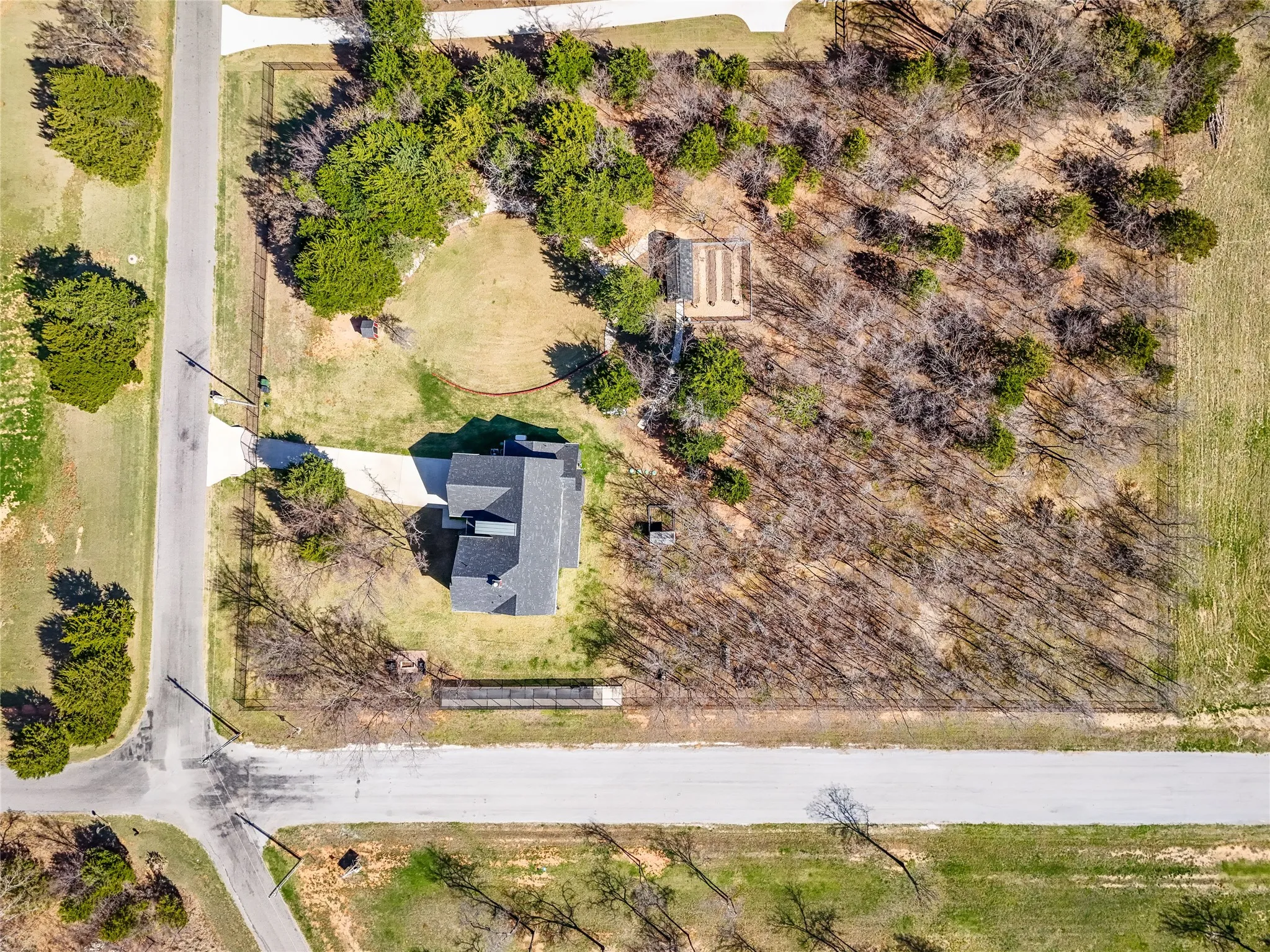 Single Family Residence For Sale in Grayson County , 216 Glen Ellen Road, Pottsboro, Texas 75076, 3 Bedroom, 3 Bathroom, 2 Garage spaces, 2,636 Sqft, built in 2021, mls#21392356, Real Estate Agent in Pottsboro, Homes For Sale in Grayson county, Homes For Sale in Pottsboro, Realtor in Pottsboro Texas, Real Estate Brokerage Independent Realty Texas, Luminita Cordes Realtor