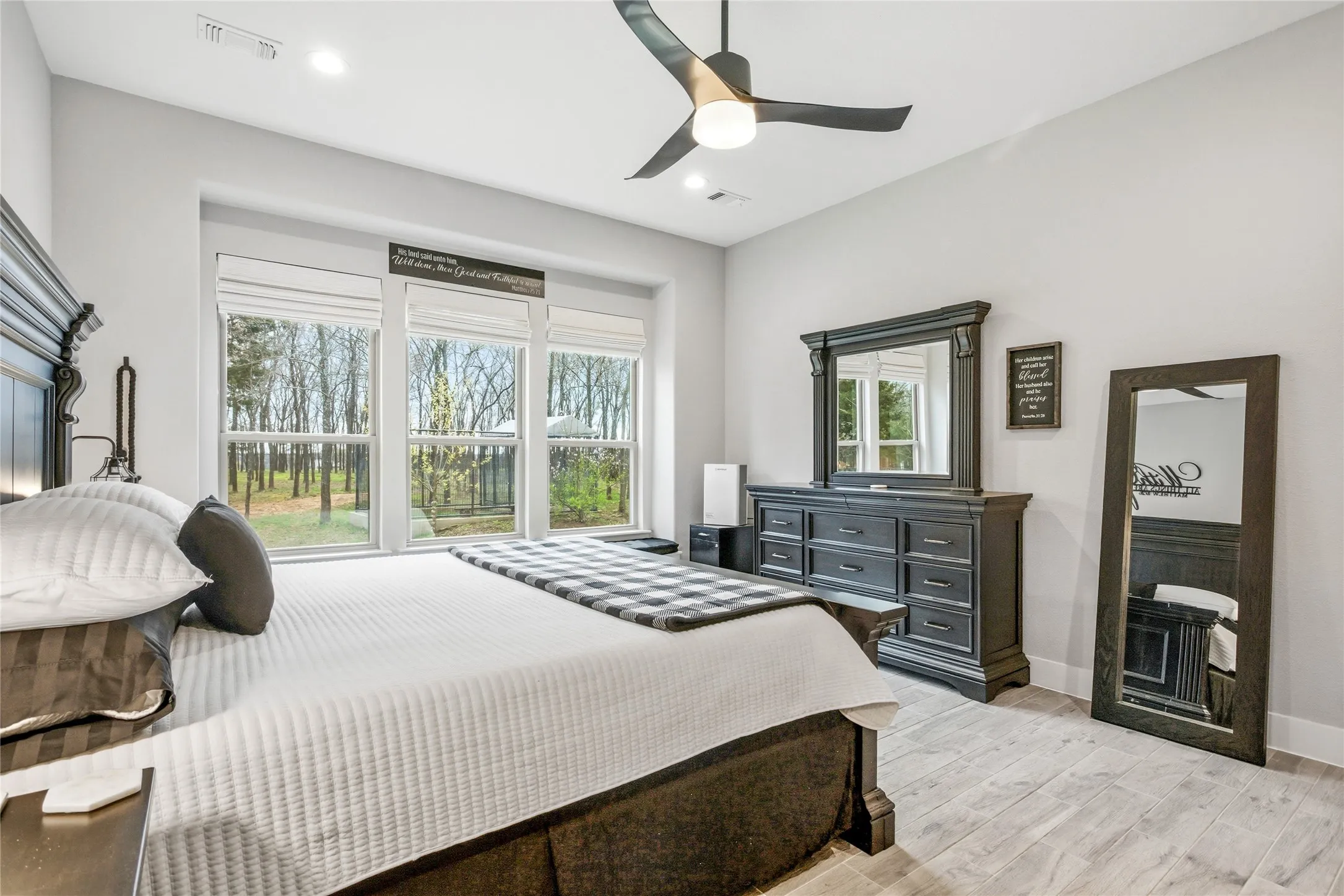 Single Family Residence For Sale in Grayson County , 216 Glen Ellen Road, Pottsboro, Texas 75076, 3 Bedroom, 3 Bathroom, 2 Garage spaces, 2,636 Sqft, built in 2021, mls#21392356, Real Estate Agent in Pottsboro, Homes For Sale in Grayson county, Homes For Sale in Pottsboro, Realtor in Pottsboro Texas, Real Estate Brokerage Independent Realty Texas, Luminita Cordes Realtor