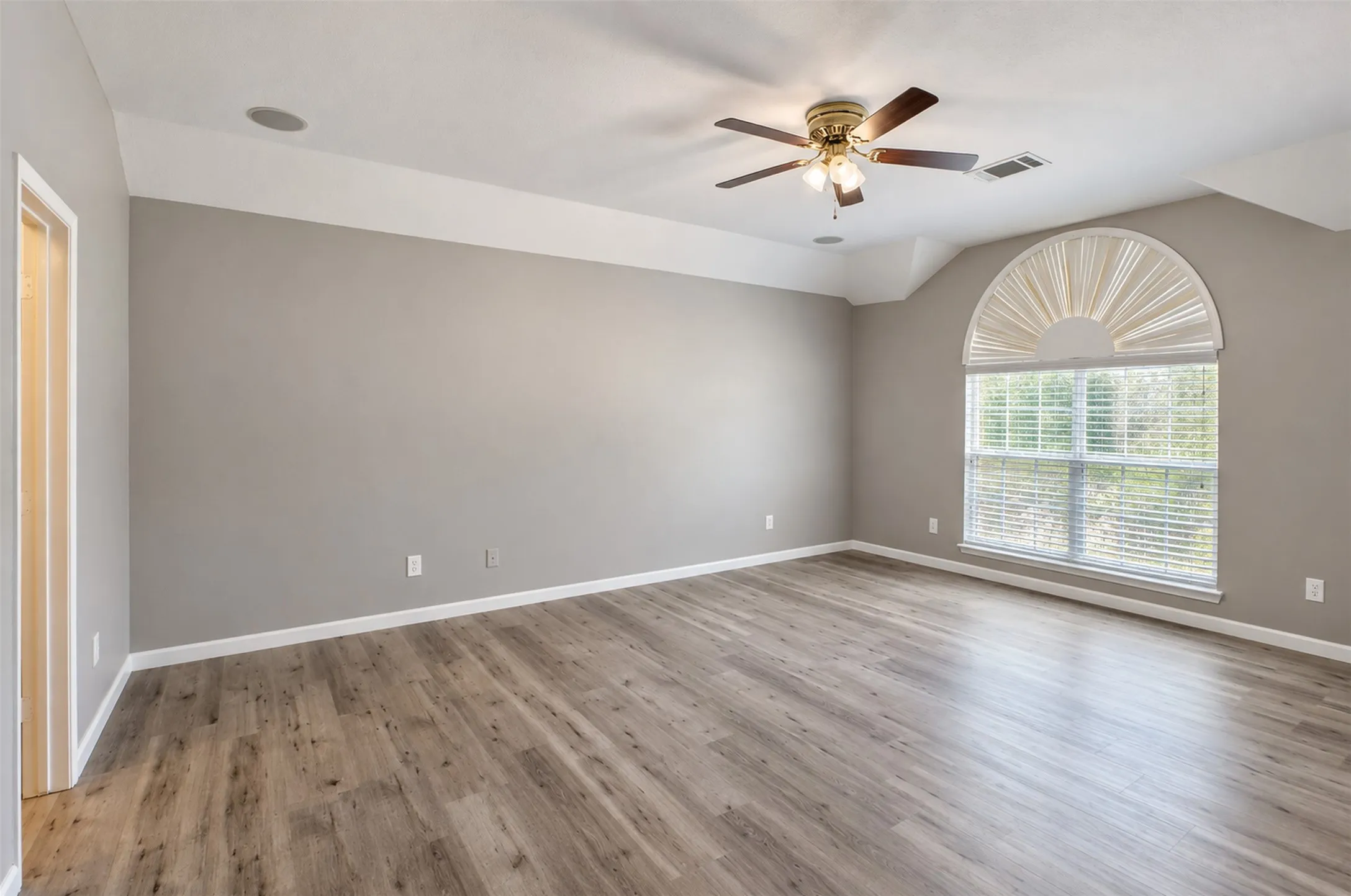 Single Family Residence For Rent in Dallas County , 4205 Jasper Court, Rowlett, Texas 75088, 4 Bedroom, 3 Bathroom, 2 Garage spaces, 2,406 Sqft, built in 2002, mls#21392896, Real Estate Agent in Rowlett, Homes For Rent in Dallas county, Homes For Rent in Rowlett, Realtor in Rowlett Texas, Real Estate Brokerage Independent Realty Texas, Luminita Cordes Realtor