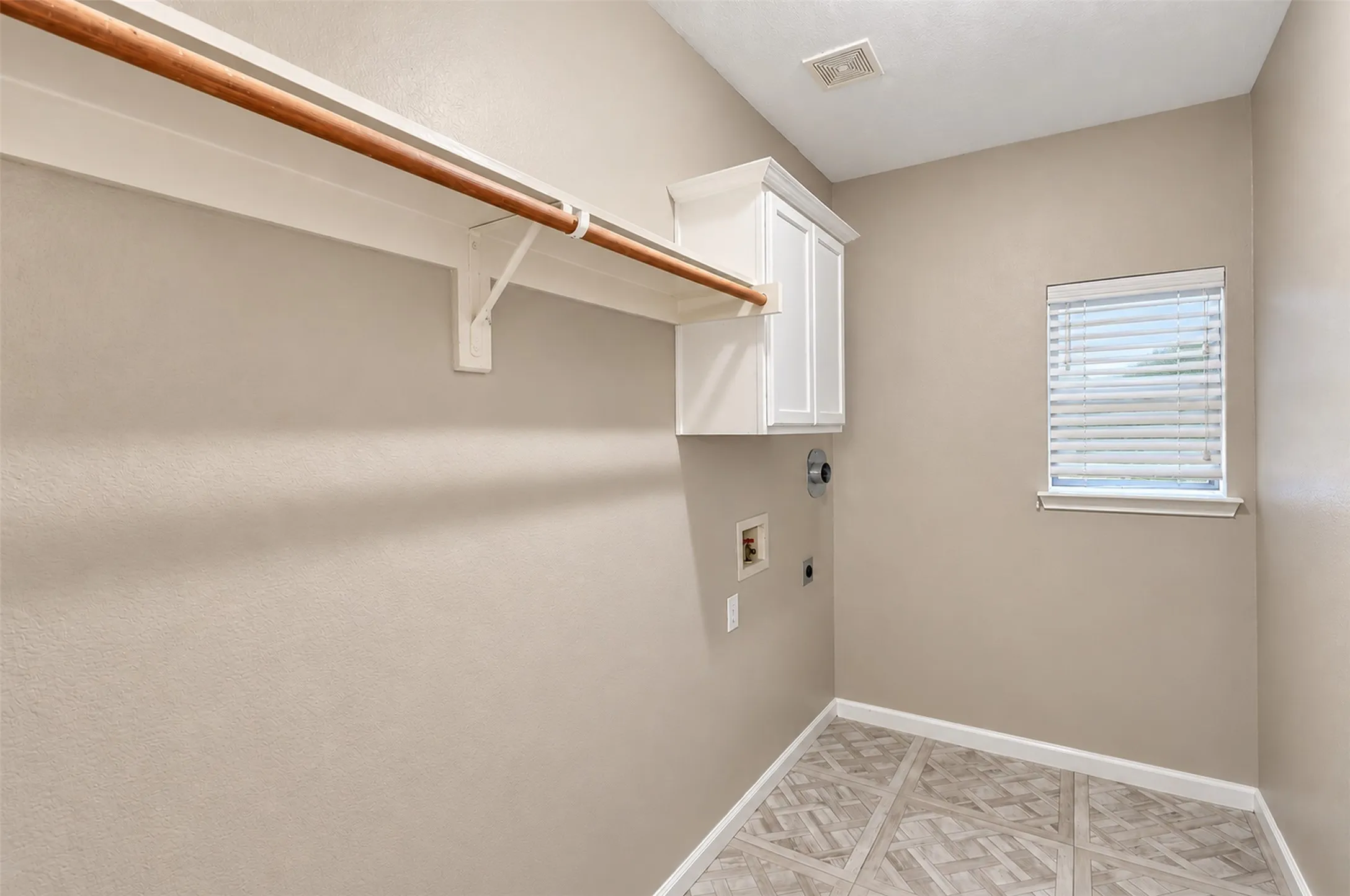 Single Family Residence For Rent in Dallas County , 4205 Jasper Court, Rowlett, Texas 75088, 4 Bedroom, 3 Bathroom, 2 Garage spaces, 2,406 Sqft, built in 2002, mls#21392896, Real Estate Agent in Rowlett, Homes For Rent in Dallas county, Homes For Rent in Rowlett, Realtor in Rowlett Texas, Real Estate Brokerage Independent Realty Texas, Luminita Cordes Realtor