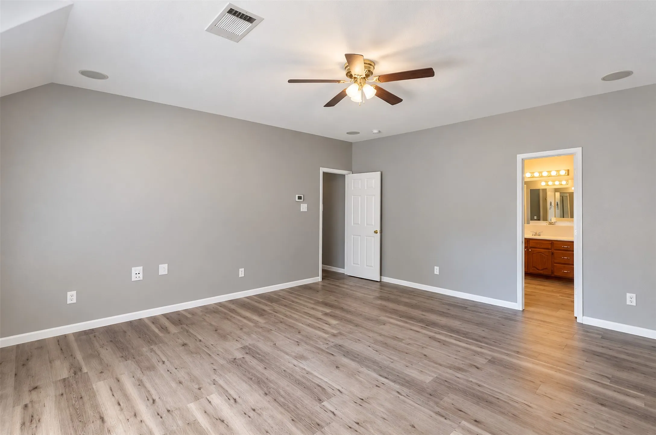 Single Family Residence For Rent in Dallas County , 4205 Jasper Court, Rowlett, Texas 75088, 4 Bedroom, 3 Bathroom, 2 Garage spaces, 2,406 Sqft, built in 2002, mls#21392896, Real Estate Agent in Rowlett, Homes For Rent in Dallas county, Homes For Rent in Rowlett, Realtor in Rowlett Texas, Real Estate Brokerage Independent Realty Texas, Luminita Cordes Realtor
