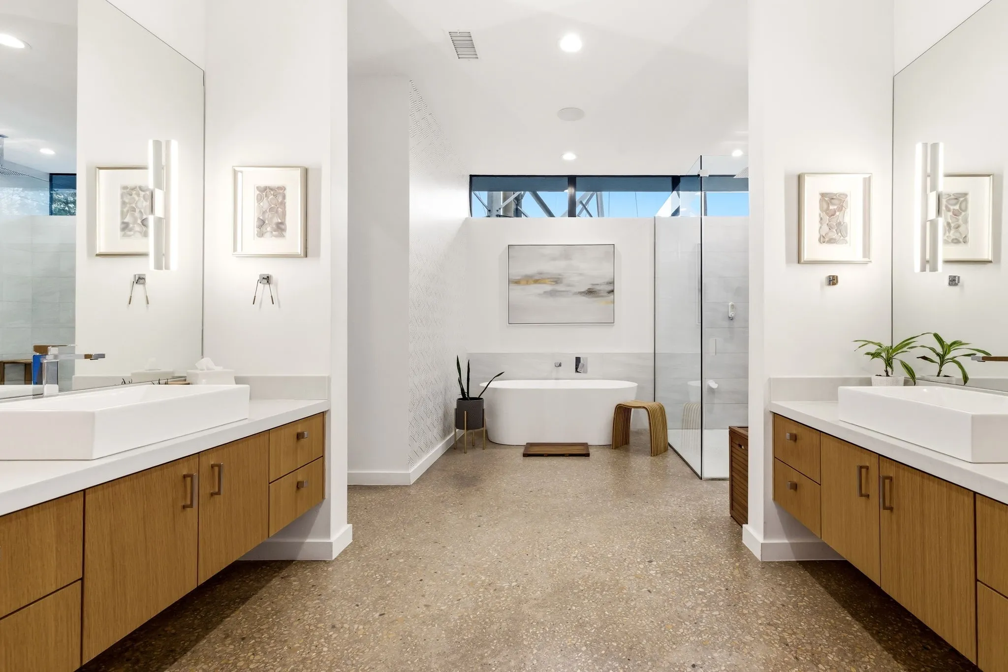 Single Family Residence For Sale in Dallas County , 9360 Lakemont Drive, Dallas, Texas 75220, 5 Bedroom, 5 Bathroom, 4 Garage spaces, 4,981 Sqft, built in 2019, mls#21392900, Real Estate Agent in Dallas, Homes For Sale in Dallas county, Homes For Sale in Dallas, Realtor in Dallas Texas, Real Estate Brokerage Independent Realty Texas, Luminita Cordes Realtor