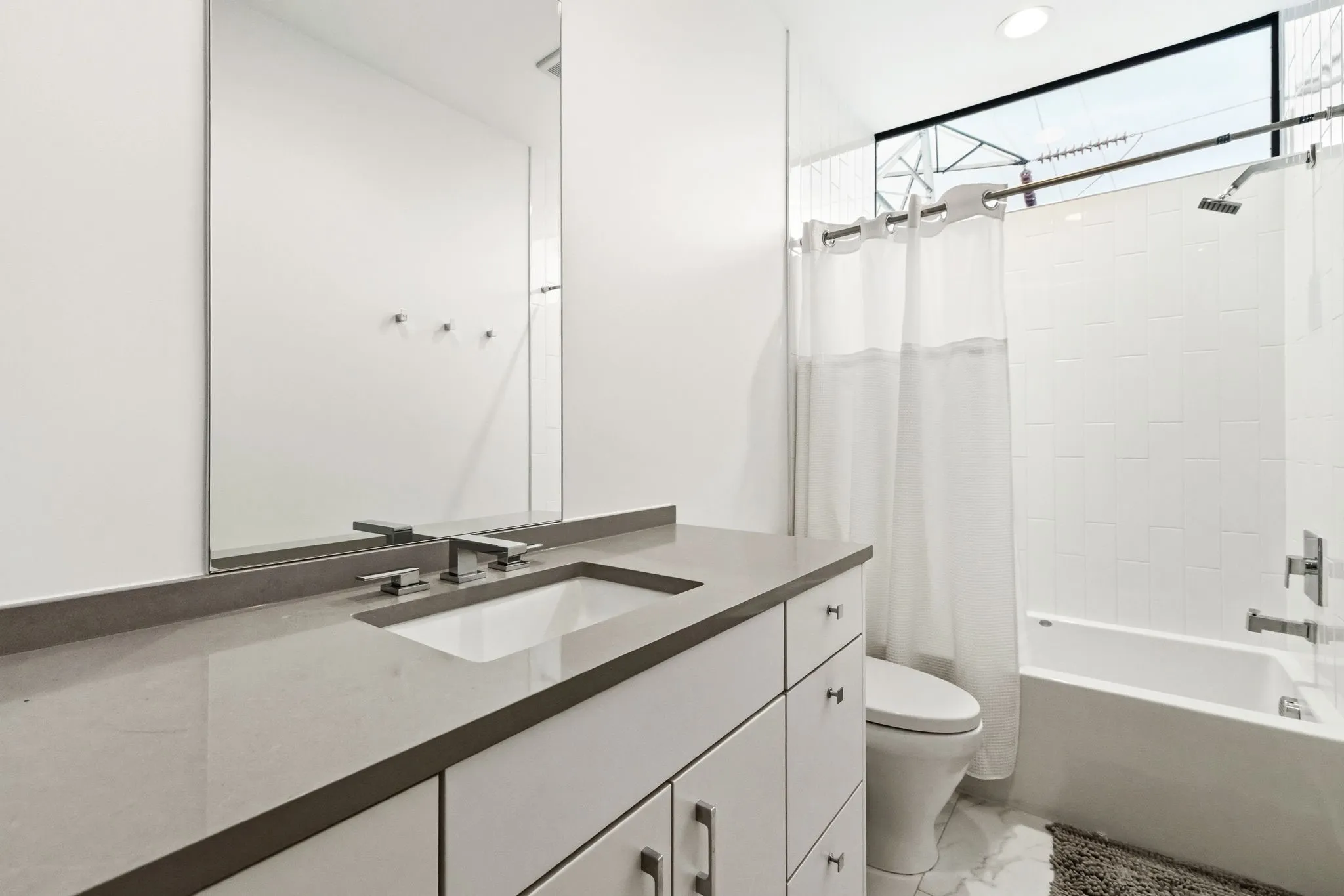 Single Family Residence For Sale in Dallas County , 9360 Lakemont Drive, Dallas, Texas 75220, 5 Bedroom, 5 Bathroom, 4 Garage spaces, 4,981 Sqft, built in 2019, mls#21392900, Real Estate Agent in Dallas, Homes For Sale in Dallas county, Homes For Sale in Dallas, Realtor in Dallas Texas, Real Estate Brokerage Independent Realty Texas, Luminita Cordes Realtor