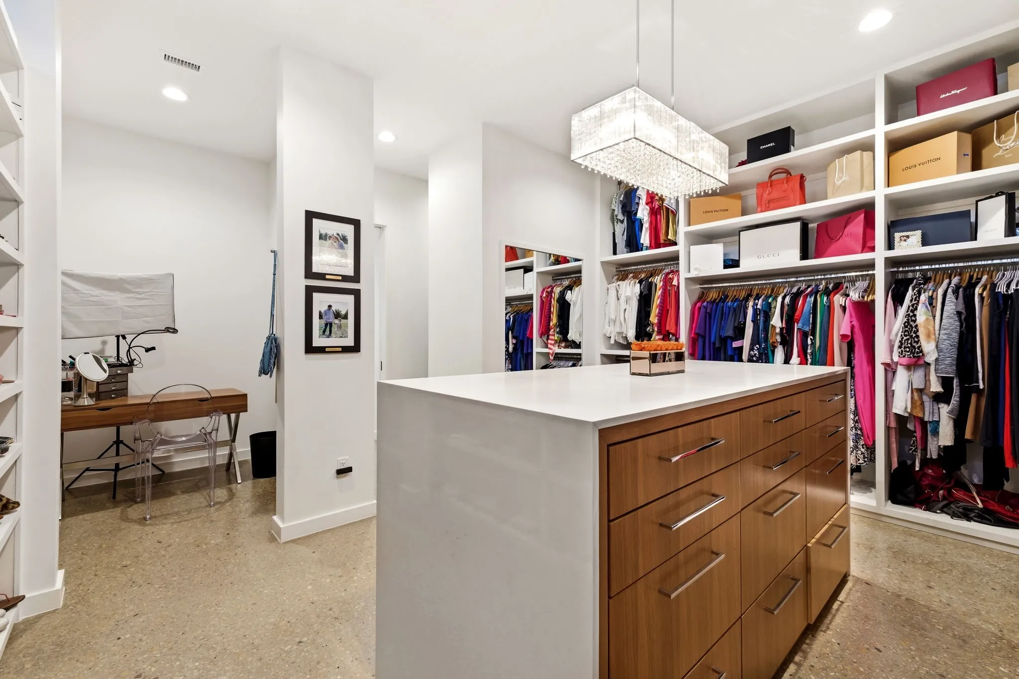 Single Family Residence For Sale in Dallas County , 9360 Lakemont Drive, Dallas, Texas 75220, 5 Bedroom, 5 Bathroom, 4 Garage spaces, 4,981 Sqft, built in 2019, mls#21392900, Real Estate Agent in Dallas, Homes For Sale in Dallas county, Homes For Sale in Dallas, Realtor in Dallas Texas, Real Estate Brokerage Independent Realty Texas, Luminita Cordes Realtor