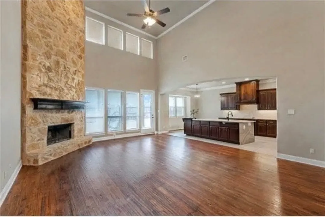 Vaulted ceiling with a ceiling fan and recessed lighting