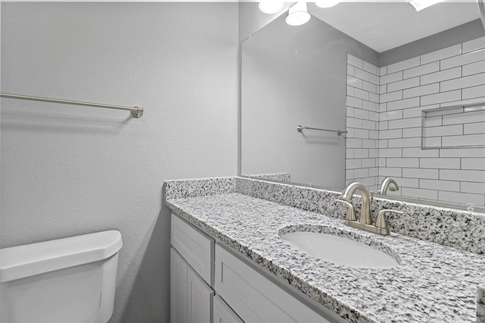 Duplex For Rent in Grayson County , 525-527 E Ball Street 525, Tom Bean, Texas 75489, 3 Bedroom, 3 Bathroom, Garage spaces, 1,424 Sqft, built in 2023, mls#21392903, Real Estate Agent in Tom Bean, Homes For Rent in Grayson county, Homes For Rent in Tom Bean, Realtor in Tom Bean Texas, Real Estate Brokerage Independent Realty Texas, Luminita Cordes Realtor