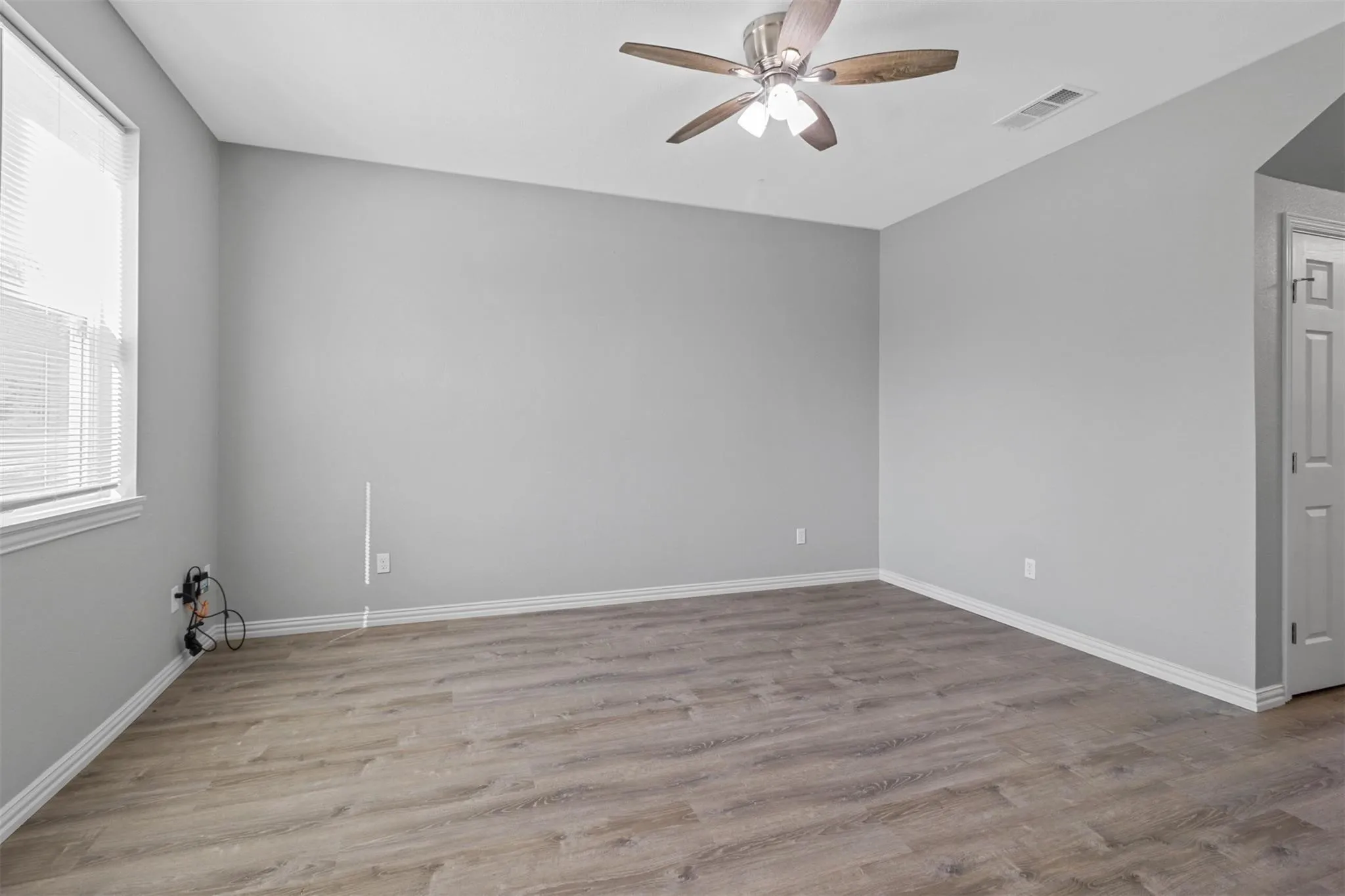 Duplex For Rent in Grayson County , 525-527 E Ball Street 525, Tom Bean, Texas 75489, 3 Bedroom, 3 Bathroom, Garage spaces, 1,424 Sqft, built in 2023, mls#21392903, Real Estate Agent in Tom Bean, Homes For Rent in Grayson county, Homes For Rent in Tom Bean, Realtor in Tom Bean Texas, Real Estate Brokerage Independent Realty Texas, Luminita Cordes Realtor