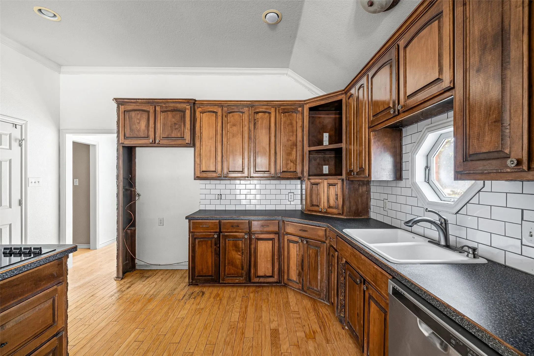 Single Family Residence For Sale in Hood County , 8816 The Briers Court, Granbury, Texas 76049, 3 Bedroom, 2 Bathroom, 2 Garage spaces, 1,962 Sqft, built in 2000, mls#21392673, Real Estate Agent in Granbury, Homes For Sale in Hood county, Homes For Sale in Granbury, Realtor in Granbury Texas, Real Estate Brokerage Independent Realty Texas, Luminita Cordes Realtor