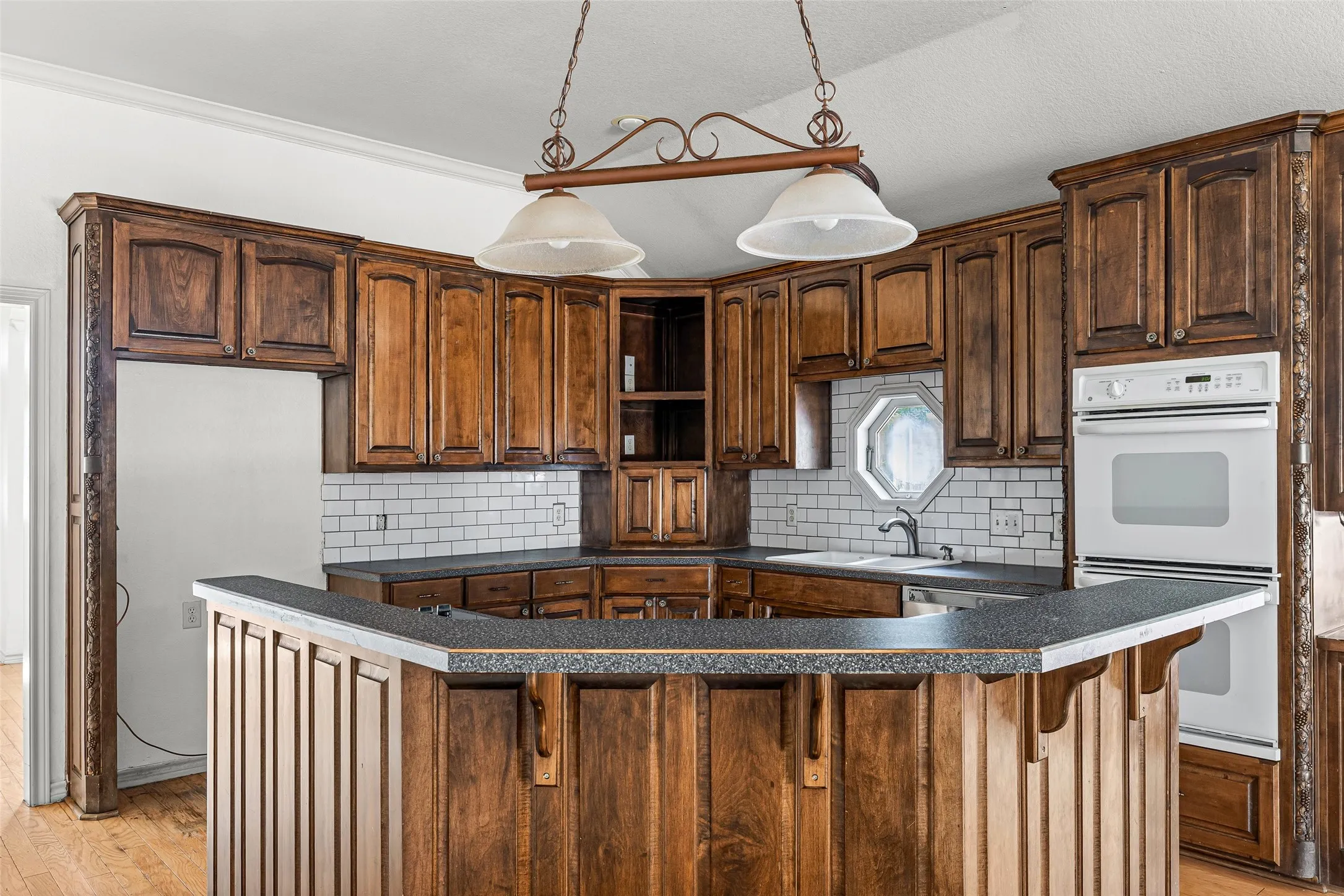 Single Family Residence For Sale in Hood County , 8816 The Briers Court, Granbury, Texas 76049, 3 Bedroom, 2 Bathroom, 2 Garage spaces, 1,962 Sqft, built in 2000, mls#21392673, Real Estate Agent in Granbury, Homes For Sale in Hood county, Homes For Sale in Granbury, Realtor in Granbury Texas, Real Estate Brokerage Independent Realty Texas, Luminita Cordes Realtor