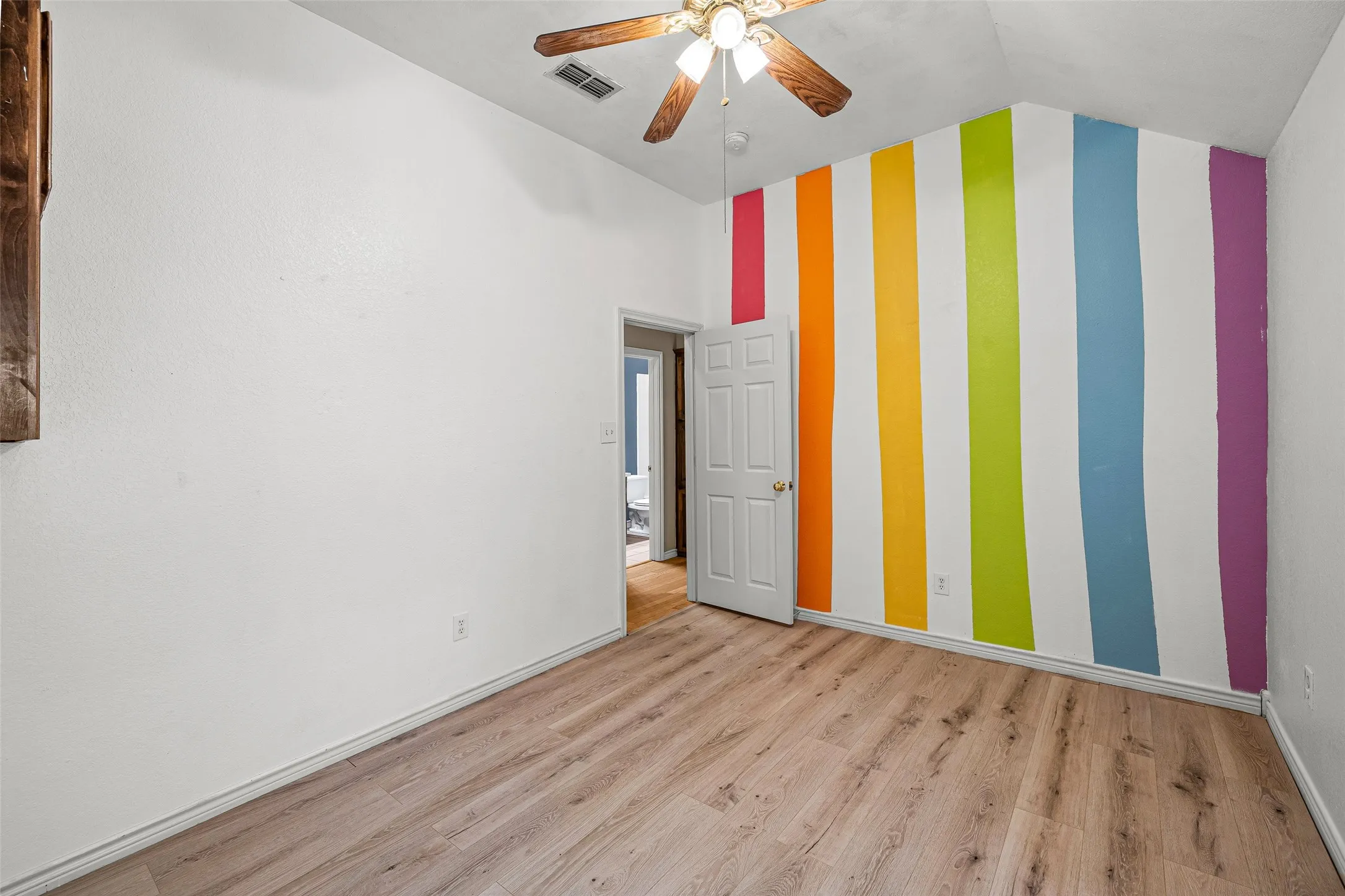 Single Family Residence For Sale in Hood County , 8816 The Briers Court, Granbury, Texas 76049, 3 Bedroom, 2 Bathroom, 2 Garage spaces, 1,962 Sqft, built in 2000, mls#21392673, Real Estate Agent in Granbury, Homes For Sale in Hood county, Homes For Sale in Granbury, Realtor in Granbury Texas, Real Estate Brokerage Independent Realty Texas, Luminita Cordes Realtor