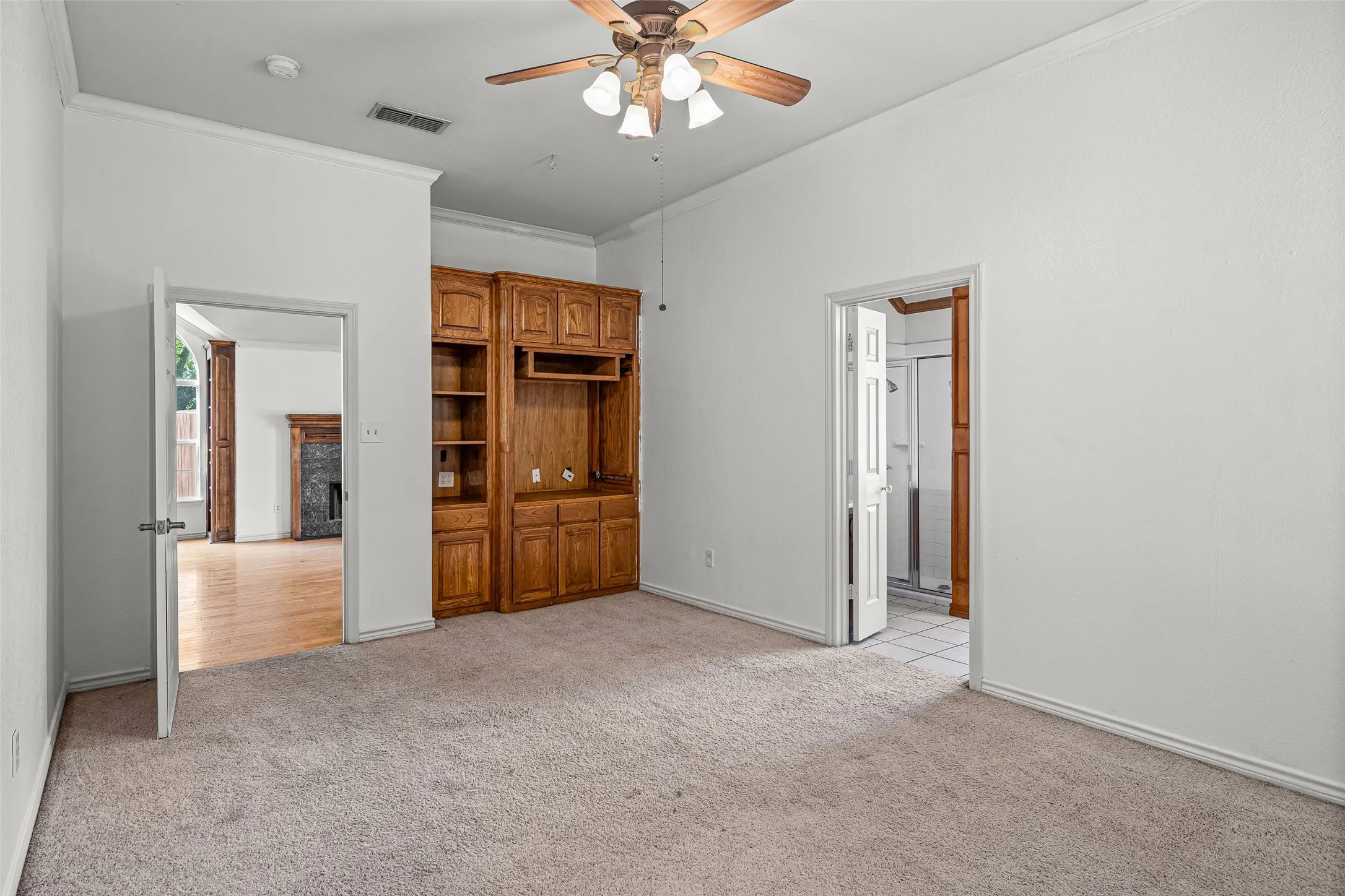 Single Family Residence For Sale in Hood County , 8816 The Briers Court, Granbury, Texas 76049, 3 Bedroom, 2 Bathroom, 2 Garage spaces, 1,962 Sqft, built in 2000, mls#21392673, Real Estate Agent in Granbury, Homes For Sale in Hood county, Homes For Sale in Granbury, Realtor in Granbury Texas, Real Estate Brokerage Independent Realty Texas, Luminita Cordes Realtor
