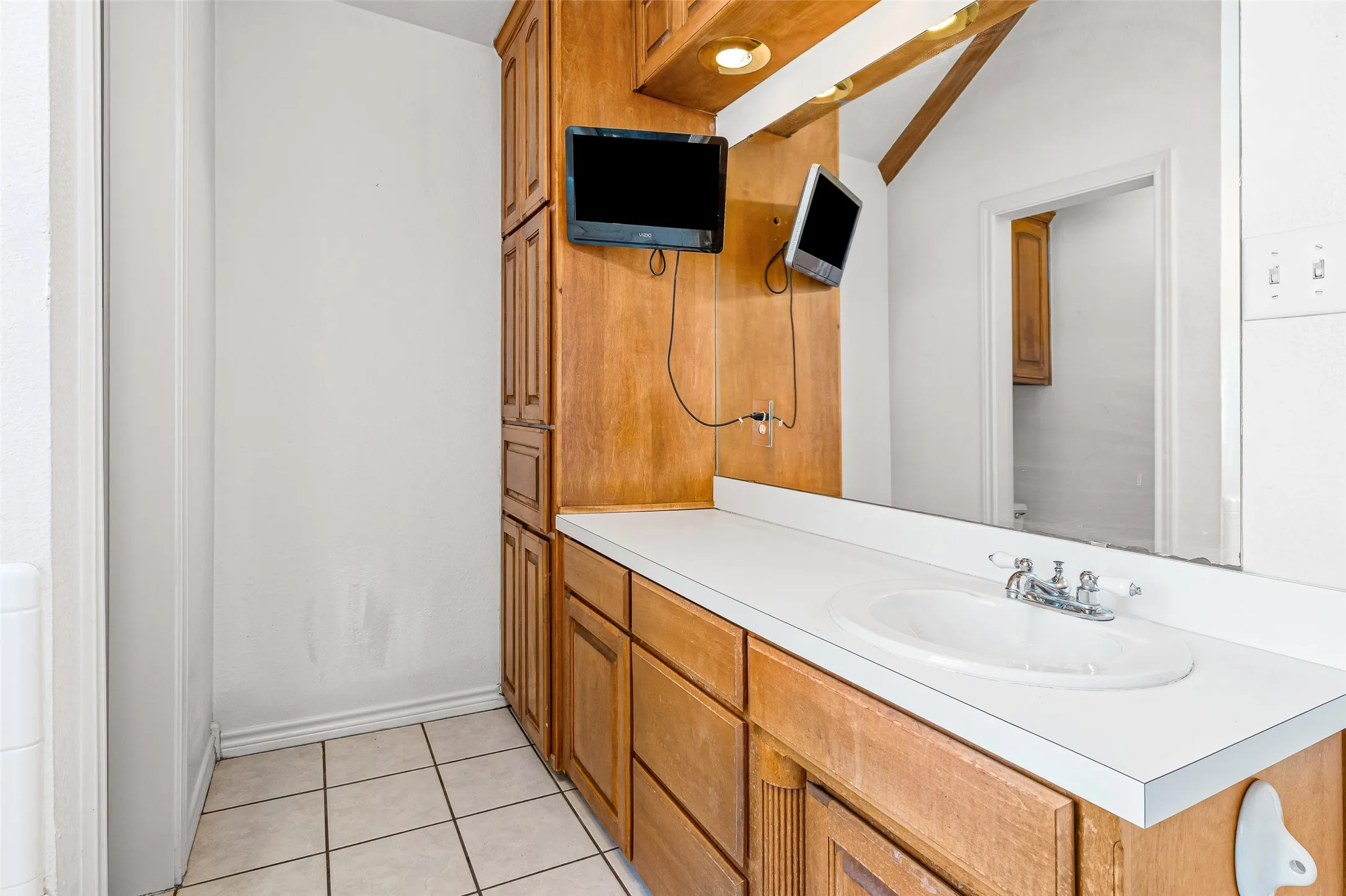 Single Family Residence For Sale in Hood County , 8816 The Briers Court, Granbury, Texas 76049, 3 Bedroom, 2 Bathroom, 2 Garage spaces, 1,962 Sqft, built in 2000, mls#21392673, Real Estate Agent in Granbury, Homes For Sale in Hood county, Homes For Sale in Granbury, Realtor in Granbury Texas, Real Estate Brokerage Independent Realty Texas, Luminita Cordes Realtor