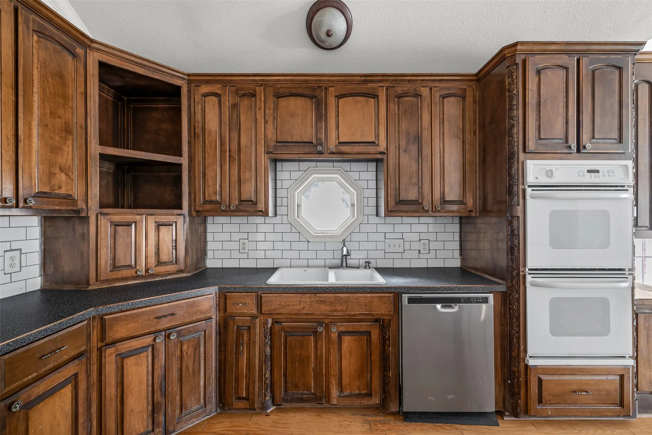 Single Family Residence For Sale in Hood County , 8816 The Briers Court, Granbury, Texas 76049, 3 Bedroom, 2 Bathroom, 2 Garage spaces, 1,962 Sqft, built in 2000, mls#21392673, Real Estate Agent in Granbury, Homes For Sale in Hood county, Homes For Sale in Granbury, Realtor in Granbury Texas, Real Estate Brokerage Independent Realty Texas, Luminita Cordes Realtor
