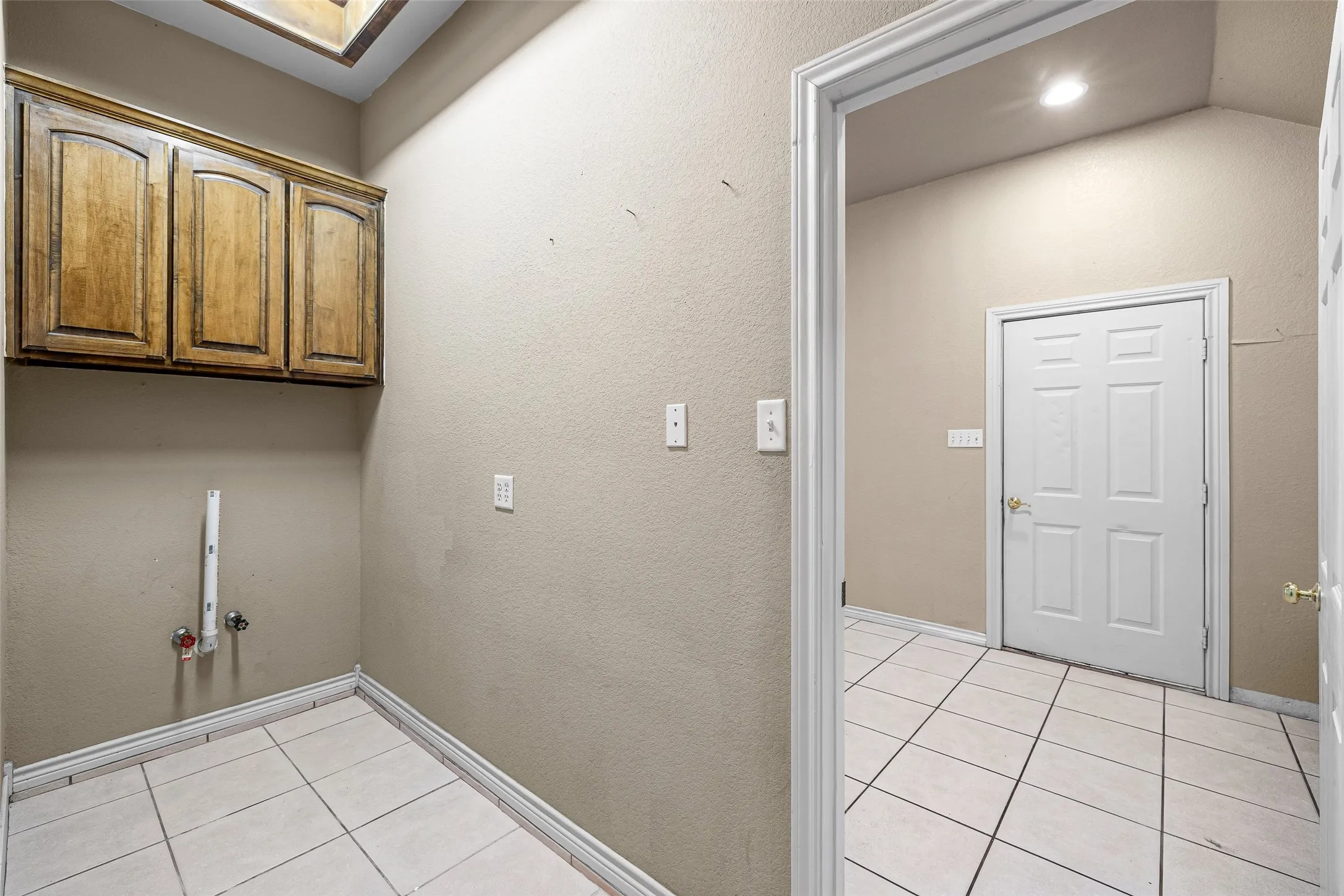 Single Family Residence For Sale in Hood County , 8816 The Briers Court, Granbury, Texas 76049, 3 Bedroom, 2 Bathroom, 2 Garage spaces, 1,962 Sqft, built in 2000, mls#21392673, Real Estate Agent in Granbury, Homes For Sale in Hood county, Homes For Sale in Granbury, Realtor in Granbury Texas, Real Estate Brokerage Independent Realty Texas, Luminita Cordes Realtor