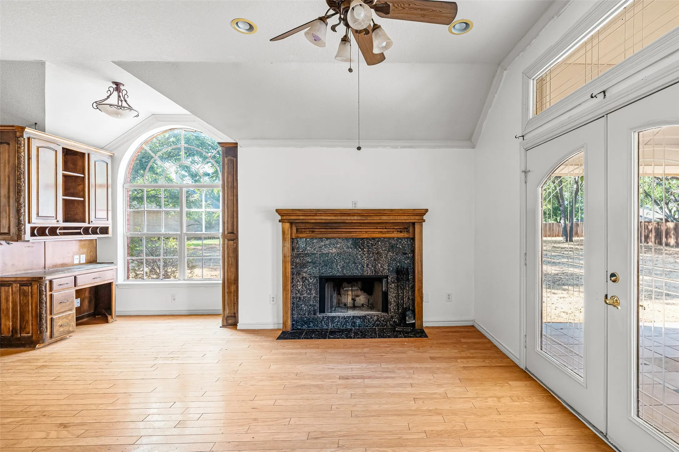 Single Family Residence For Sale in Hood County , 8816 The Briers Court, Granbury, Texas 76049, 3 Bedroom, 2 Bathroom, 2 Garage spaces, 1,962 Sqft, built in 2000, mls#21392673, Real Estate Agent in Granbury, Homes For Sale in Hood county, Homes For Sale in Granbury, Realtor in Granbury Texas, Real Estate Brokerage Independent Realty Texas, Luminita Cordes Realtor