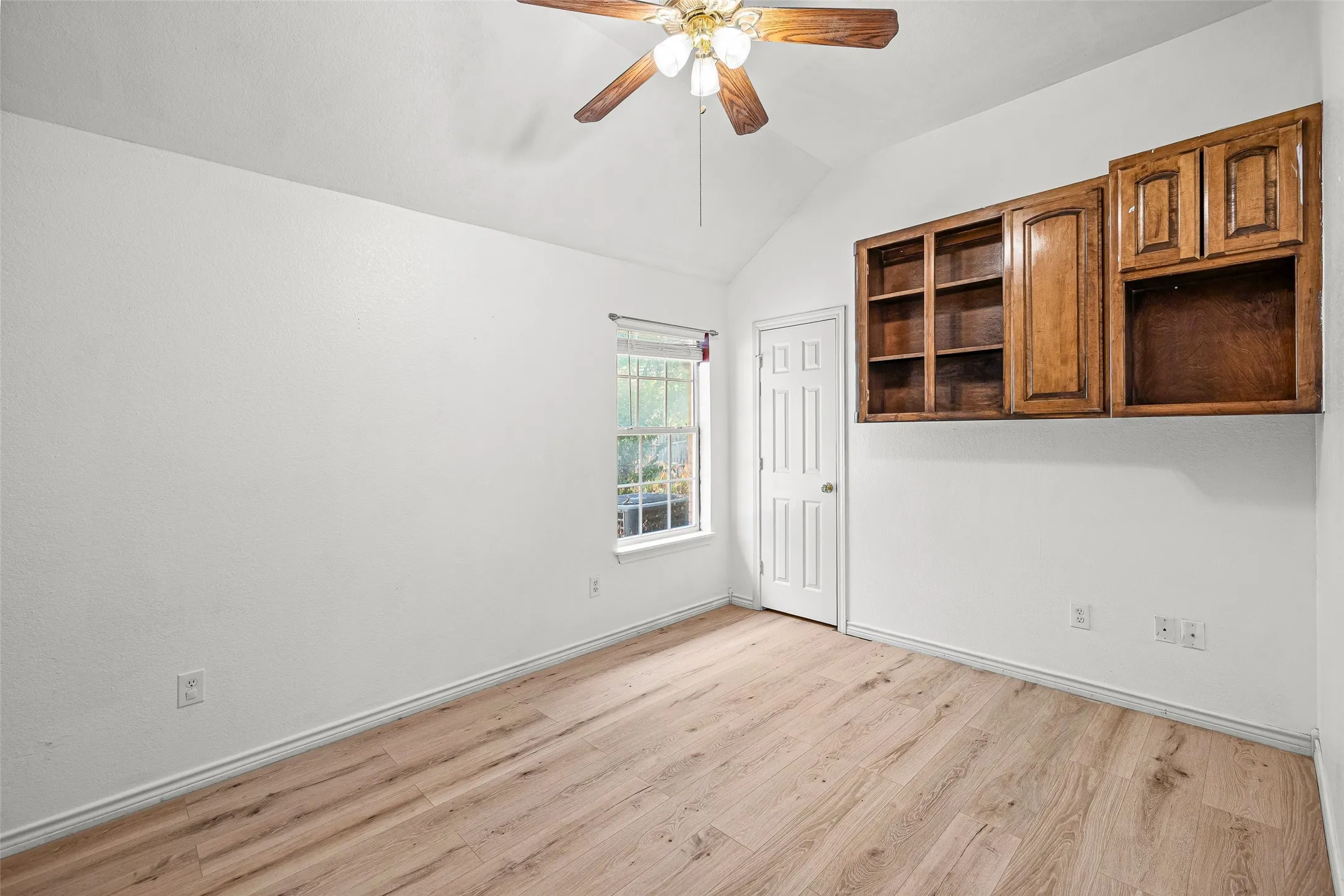 Single Family Residence For Sale in Hood County , 8816 The Briers Court, Granbury, Texas 76049, 3 Bedroom, 2 Bathroom, 2 Garage spaces, 1,962 Sqft, built in 2000, mls#21392673, Real Estate Agent in Granbury, Homes For Sale in Hood county, Homes For Sale in Granbury, Realtor in Granbury Texas, Real Estate Brokerage Independent Realty Texas, Luminita Cordes Realtor