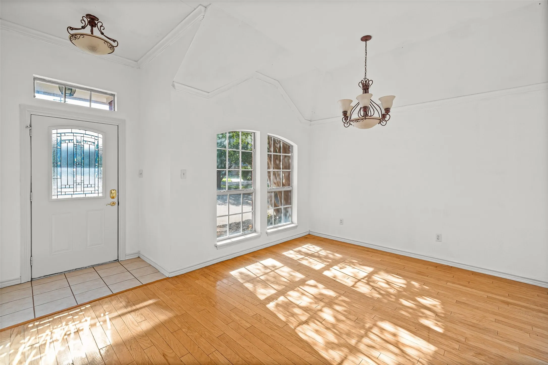 Single Family Residence For Sale in Hood County , 8816 The Briers Court, Granbury, Texas 76049, 3 Bedroom, 2 Bathroom, 2 Garage spaces, 1,962 Sqft, built in 2000, mls#21392673, Real Estate Agent in Granbury, Homes For Sale in Hood county, Homes For Sale in Granbury, Realtor in Granbury Texas, Real Estate Brokerage Independent Realty Texas, Luminita Cordes Realtor