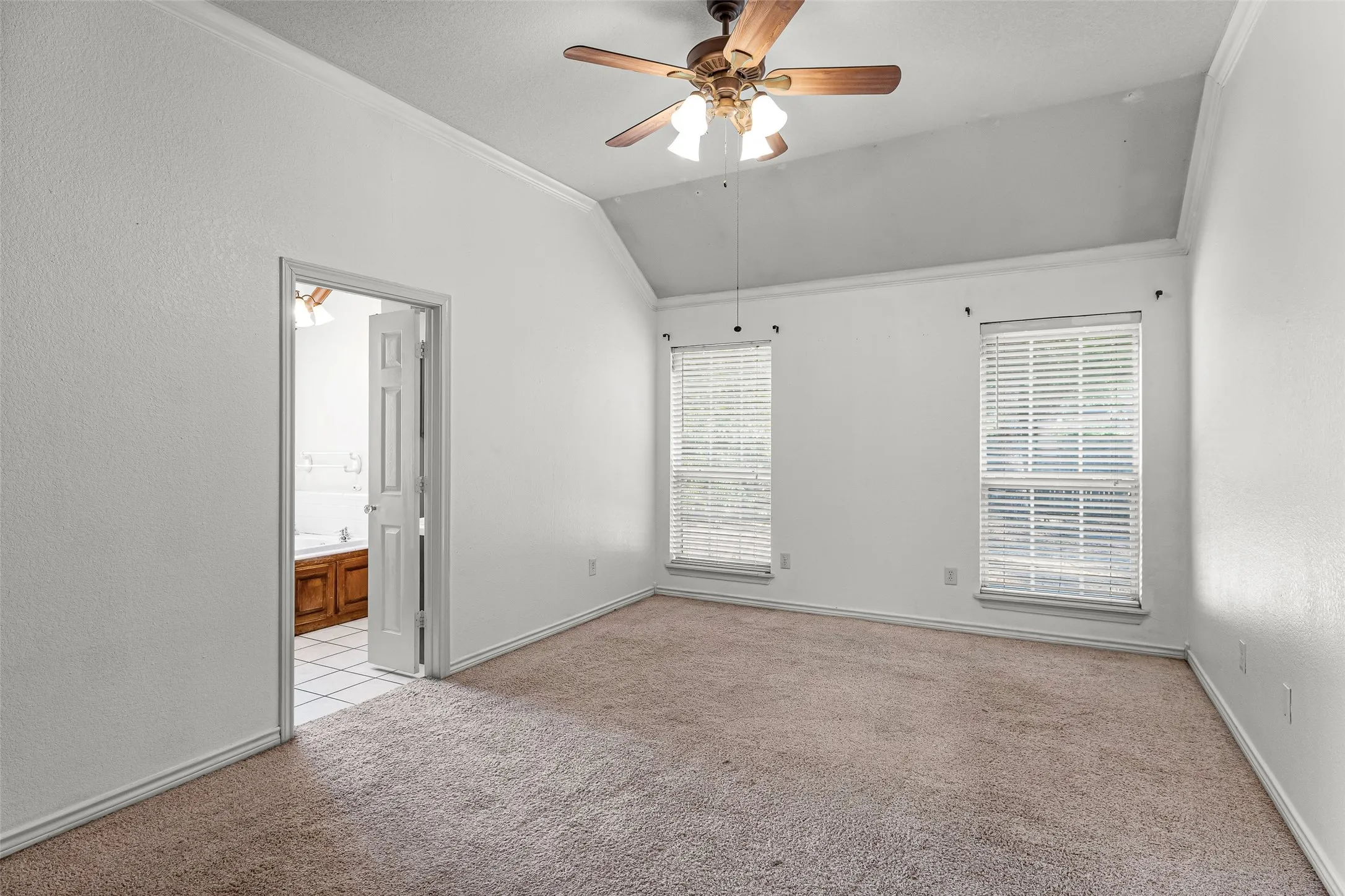 Single Family Residence For Sale in Hood County , 8816 The Briers Court, Granbury, Texas 76049, 3 Bedroom, 2 Bathroom, 2 Garage spaces, 1,962 Sqft, built in 2000, mls#21392673, Real Estate Agent in Granbury, Homes For Sale in Hood county, Homes For Sale in Granbury, Realtor in Granbury Texas, Real Estate Brokerage Independent Realty Texas, Luminita Cordes Realtor
