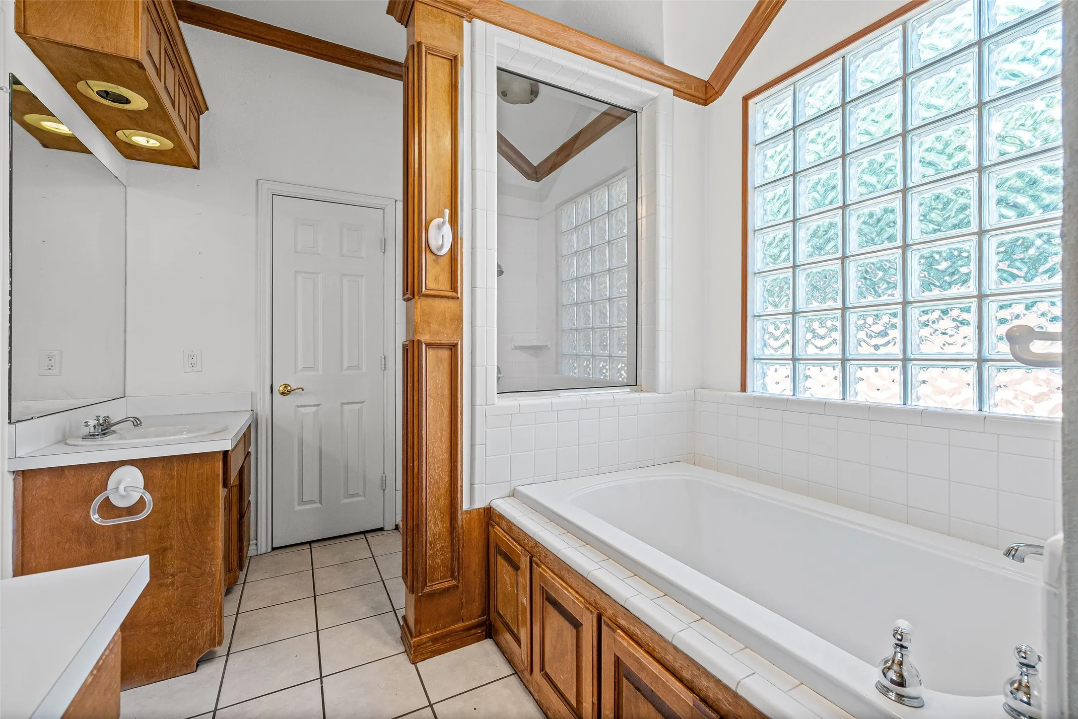 Single Family Residence For Sale in Hood County , 8816 The Briers Court, Granbury, Texas 76049, 3 Bedroom, 2 Bathroom, 2 Garage spaces, 1,962 Sqft, built in 2000, mls#21392673, Real Estate Agent in Granbury, Homes For Sale in Hood county, Homes For Sale in Granbury, Realtor in Granbury Texas, Real Estate Brokerage Independent Realty Texas, Luminita Cordes Realtor