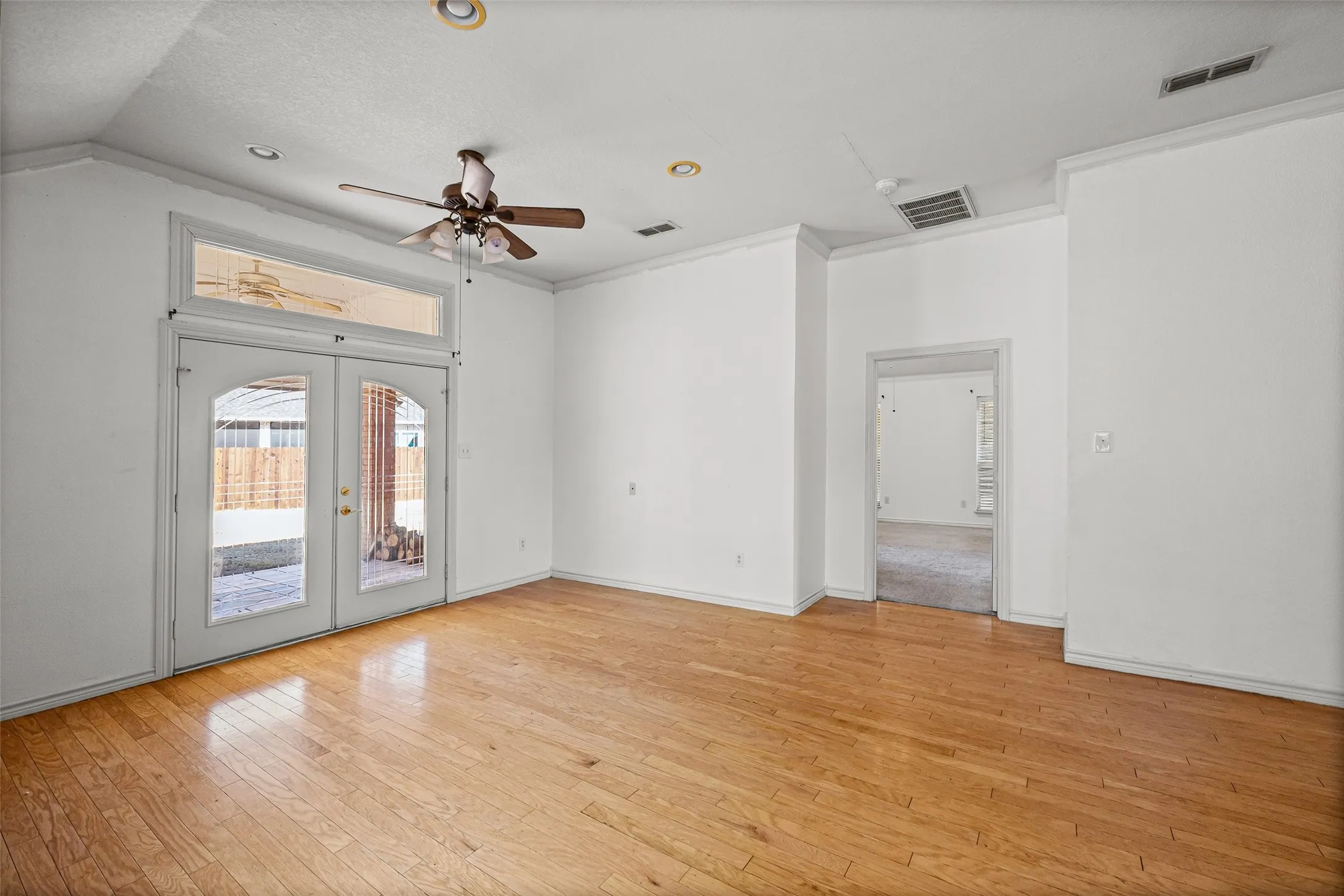Single Family Residence For Sale in Hood County , 8816 The Briers Court, Granbury, Texas 76049, 3 Bedroom, 2 Bathroom, 2 Garage spaces, 1,962 Sqft, built in 2000, mls#21392673, Real Estate Agent in Granbury, Homes For Sale in Hood county, Homes For Sale in Granbury, Realtor in Granbury Texas, Real Estate Brokerage Independent Realty Texas, Luminita Cordes Realtor