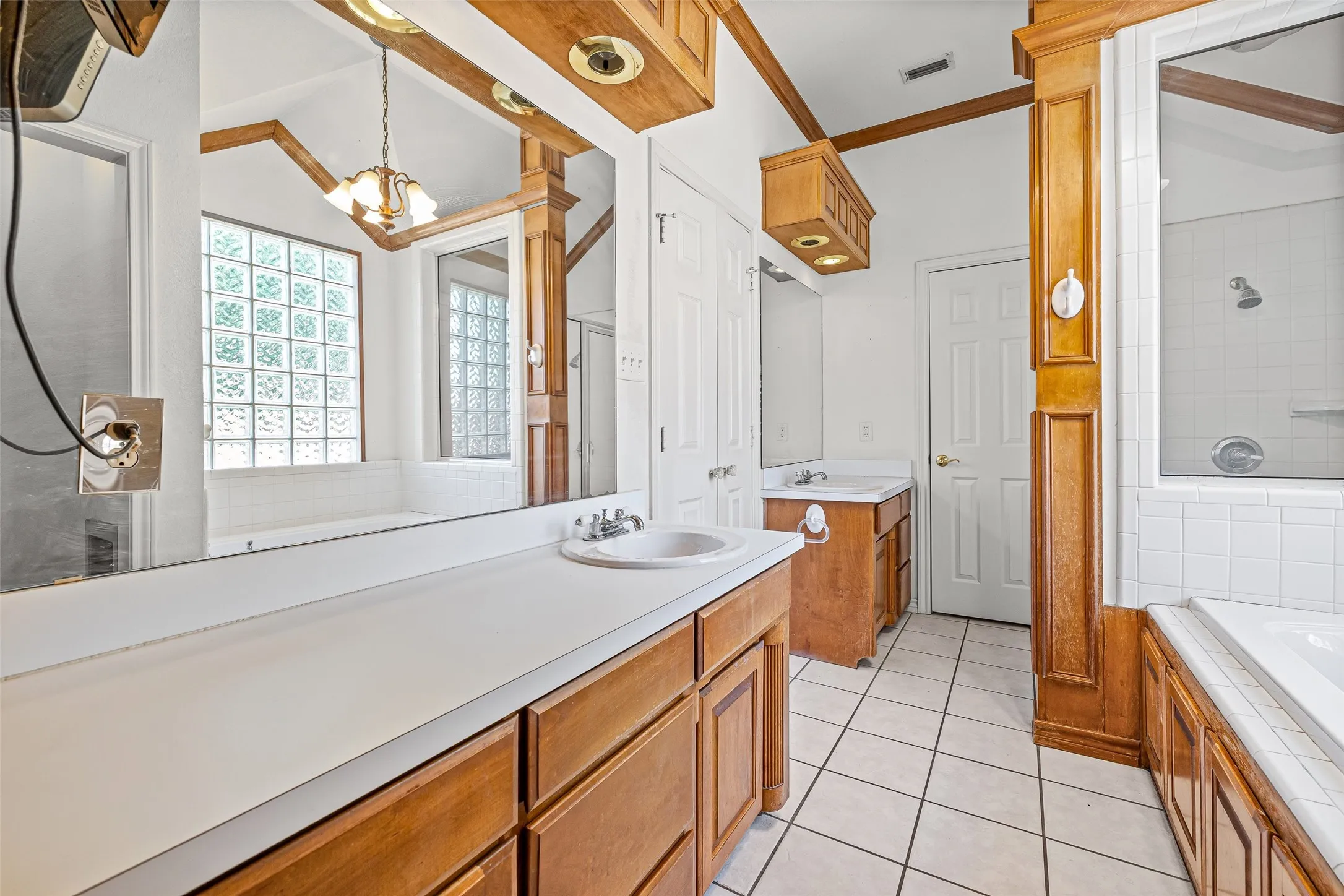 Single Family Residence For Sale in Hood County , 8816 The Briers Court, Granbury, Texas 76049, 3 Bedroom, 2 Bathroom, 2 Garage spaces, 1,962 Sqft, built in 2000, mls#21392673, Real Estate Agent in Granbury, Homes For Sale in Hood county, Homes For Sale in Granbury, Realtor in Granbury Texas, Real Estate Brokerage Independent Realty Texas, Luminita Cordes Realtor