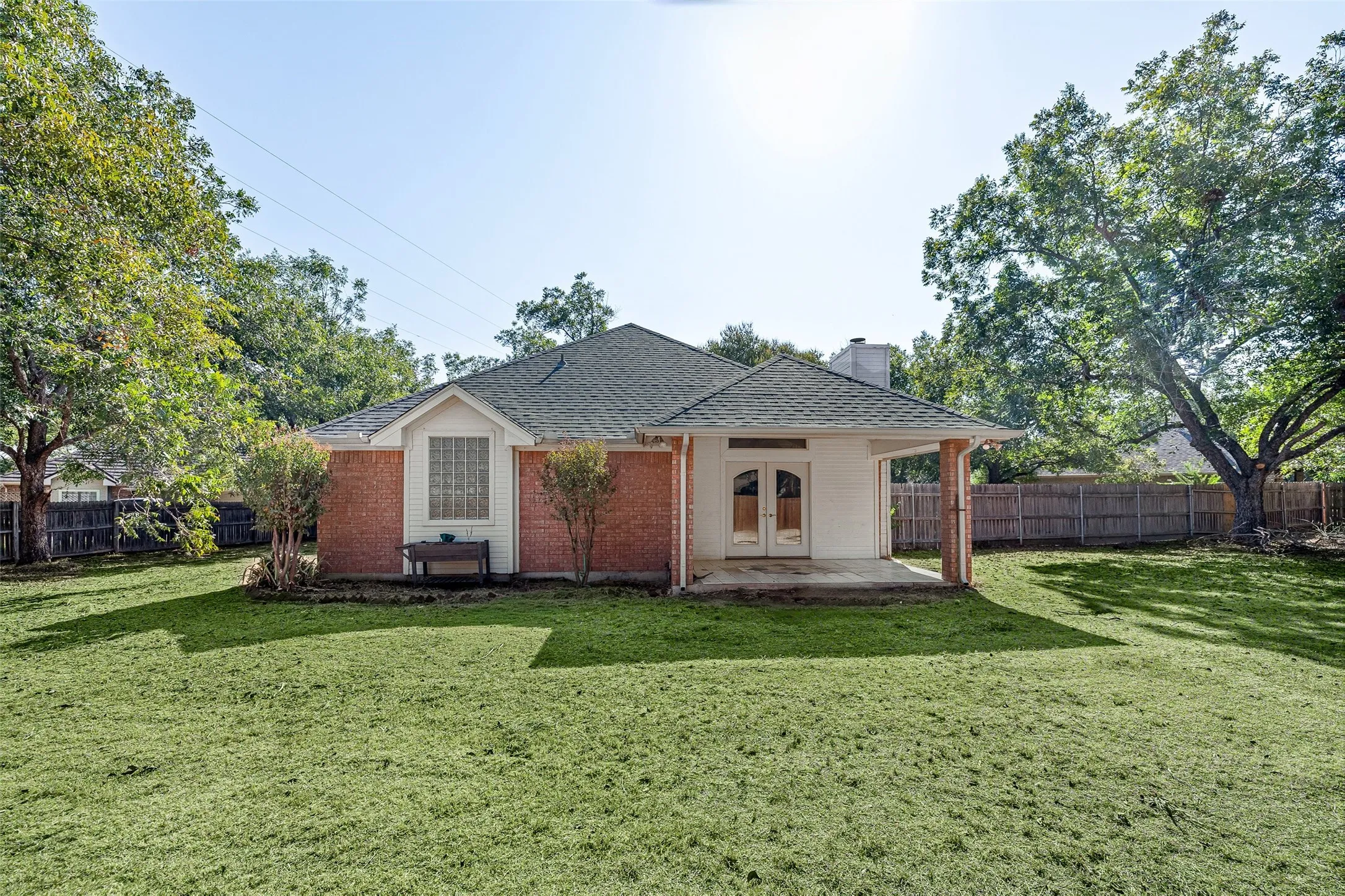Single Family Residence For Sale in Hood County , 8816 The Briers Court, Granbury, Texas 76049, 3 Bedroom, 2 Bathroom, 2 Garage spaces, 1,962 Sqft, built in 2000, mls#21392673, Real Estate Agent in Granbury, Homes For Sale in Hood county, Homes For Sale in Granbury, Realtor in Granbury Texas, Real Estate Brokerage Independent Realty Texas, Luminita Cordes Realtor