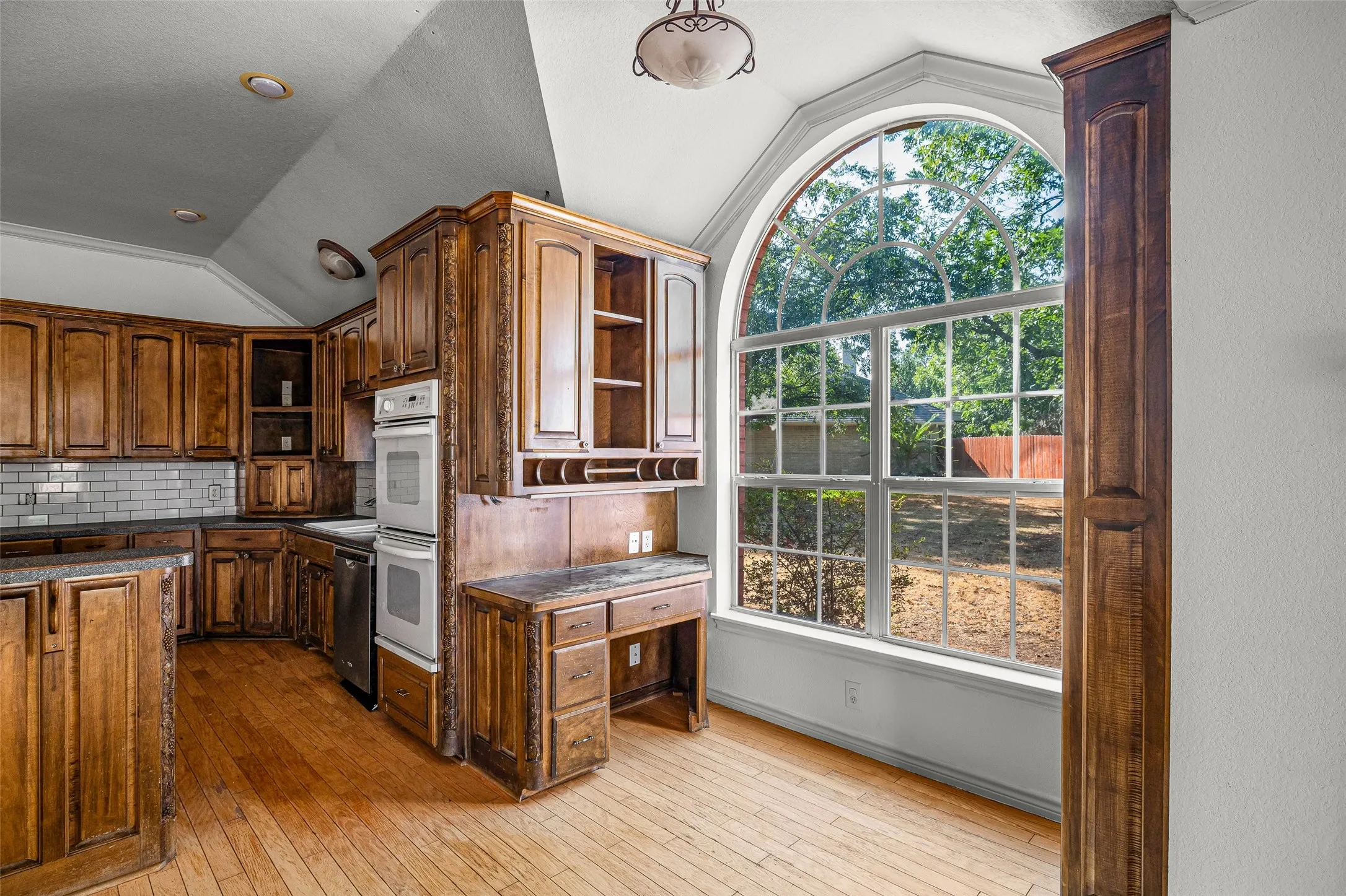 Single Family Residence For Sale in Hood County , 8816 The Briers Court, Granbury, Texas 76049, 3 Bedroom, 2 Bathroom, 2 Garage spaces, 1,962 Sqft, built in 2000, mls#21392673, Real Estate Agent in Granbury, Homes For Sale in Hood county, Homes For Sale in Granbury, Realtor in Granbury Texas, Real Estate Brokerage Independent Realty Texas, Luminita Cordes Realtor