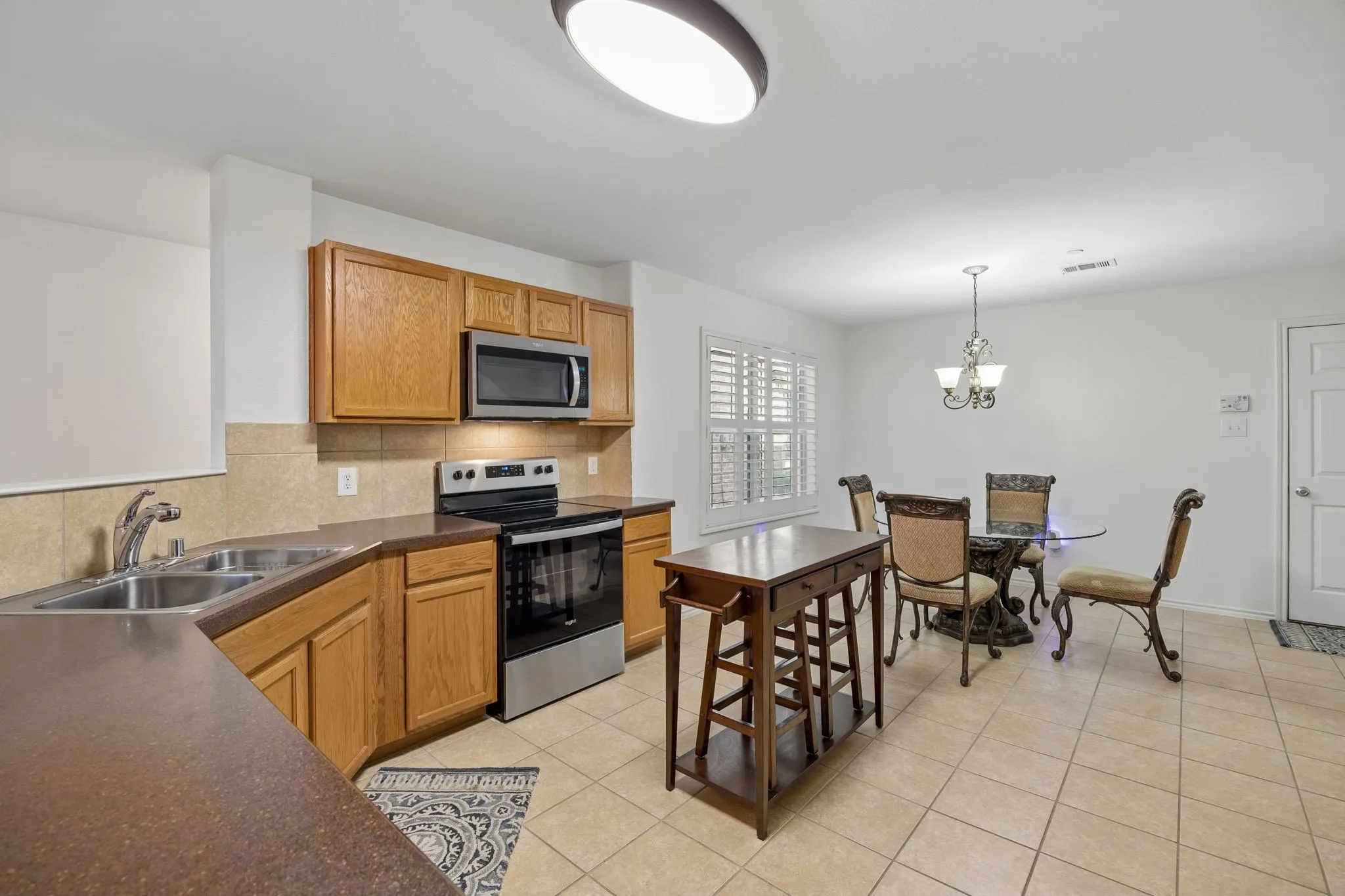 Townhouse For Sale in Collin County , 10187 Summit Run Drive, Frisco, Texas 75035, 3 Bedroom, 3 Bathroom, 2 Garage spaces, 1,706 Sqft, built in 2005, mls#21380304, Real Estate Agent in Frisco, Homes For Sale in Collin county, Homes For Sale in Frisco, Realtor in Frisco Texas, Real Estate Brokerage Independent Realty Texas, Luminita Cordes Realtor