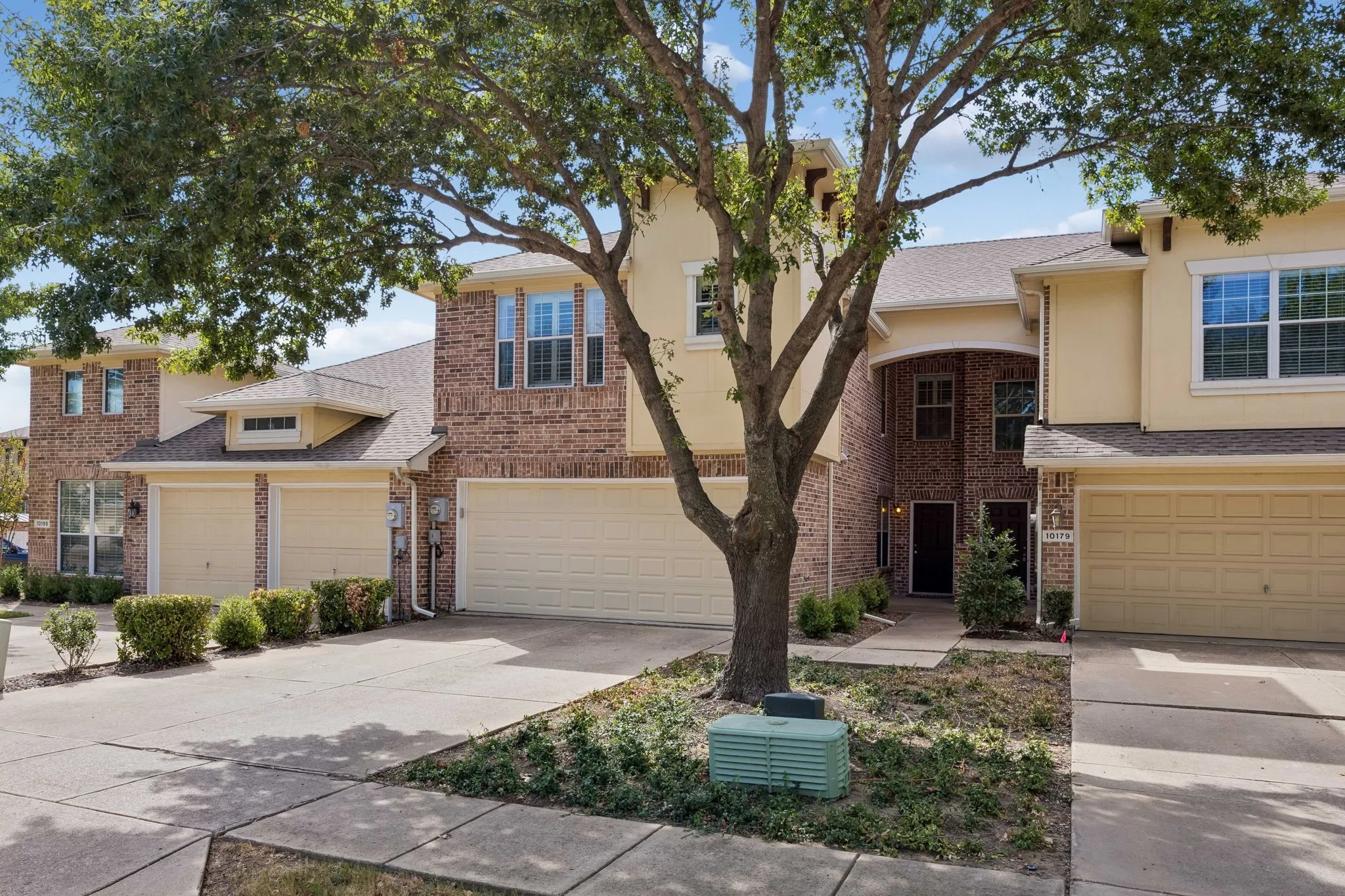 Townhouse For Sale in Collin County , 10187 Summit Run Drive, Frisco, Texas 75035, 3 Bedroom, 3 Bathroom, 2 Garage spaces, 1,706 Sqft, built in 2005, mls#21380304, Real Estate Agent in Frisco, Homes For Sale in Collin county, Homes For Sale in Frisco, Realtor in Frisco Texas, Real Estate Brokerage Independent Realty Texas, Luminita Cordes Realtor