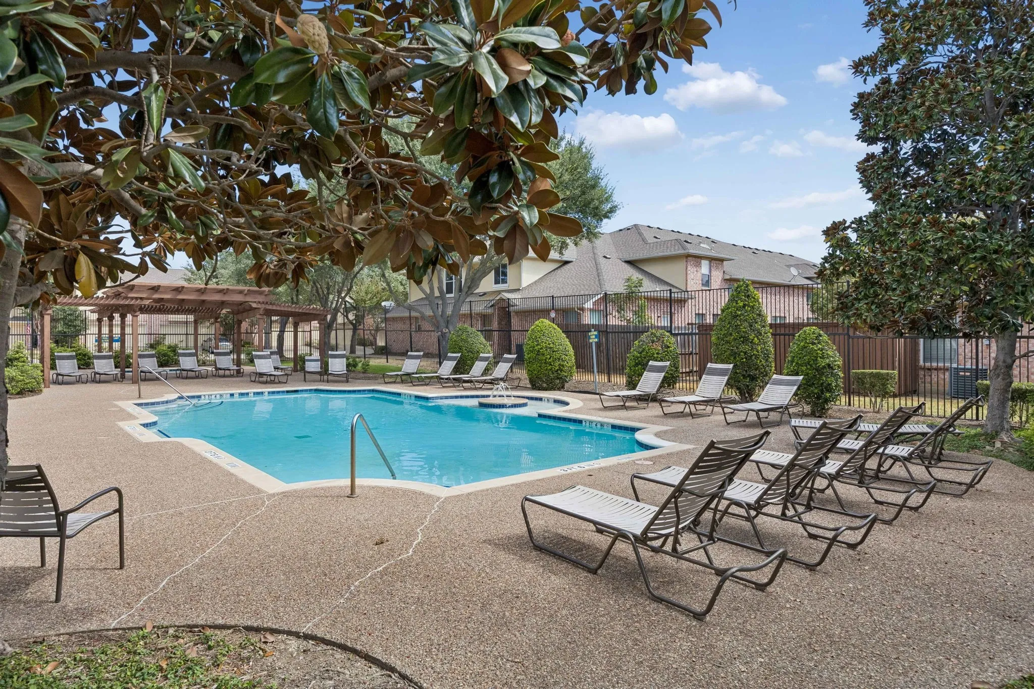 Townhouse For Sale in Collin County , 10187 Summit Run Drive, Frisco, Texas 75035, 3 Bedroom, 3 Bathroom, 2 Garage spaces, 1,706 Sqft, built in 2005, mls#21380304, Real Estate Agent in Frisco, Homes For Sale in Collin county, Homes For Sale in Frisco, Realtor in Frisco Texas, Real Estate Brokerage Independent Realty Texas, Luminita Cordes Realtor