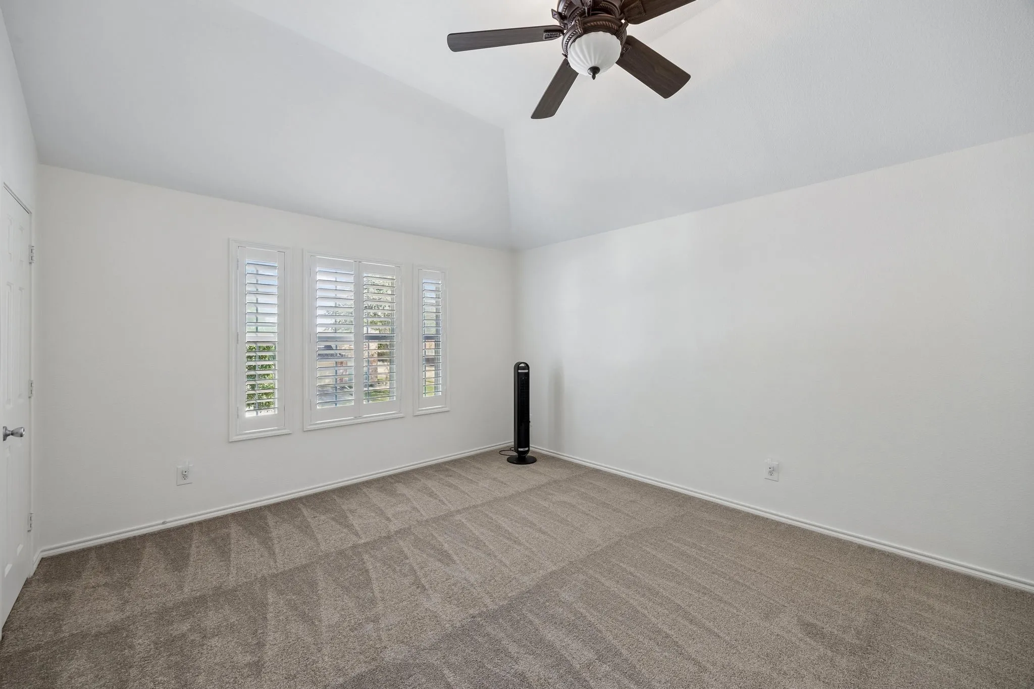 Townhouse For Sale in Collin County , 10187 Summit Run Drive, Frisco, Texas 75035, 3 Bedroom, 3 Bathroom, 2 Garage spaces, 1,706 Sqft, built in 2005, mls#21380304, Real Estate Agent in Frisco, Homes For Sale in Collin county, Homes For Sale in Frisco, Realtor in Frisco Texas, Real Estate Brokerage Independent Realty Texas, Luminita Cordes Realtor