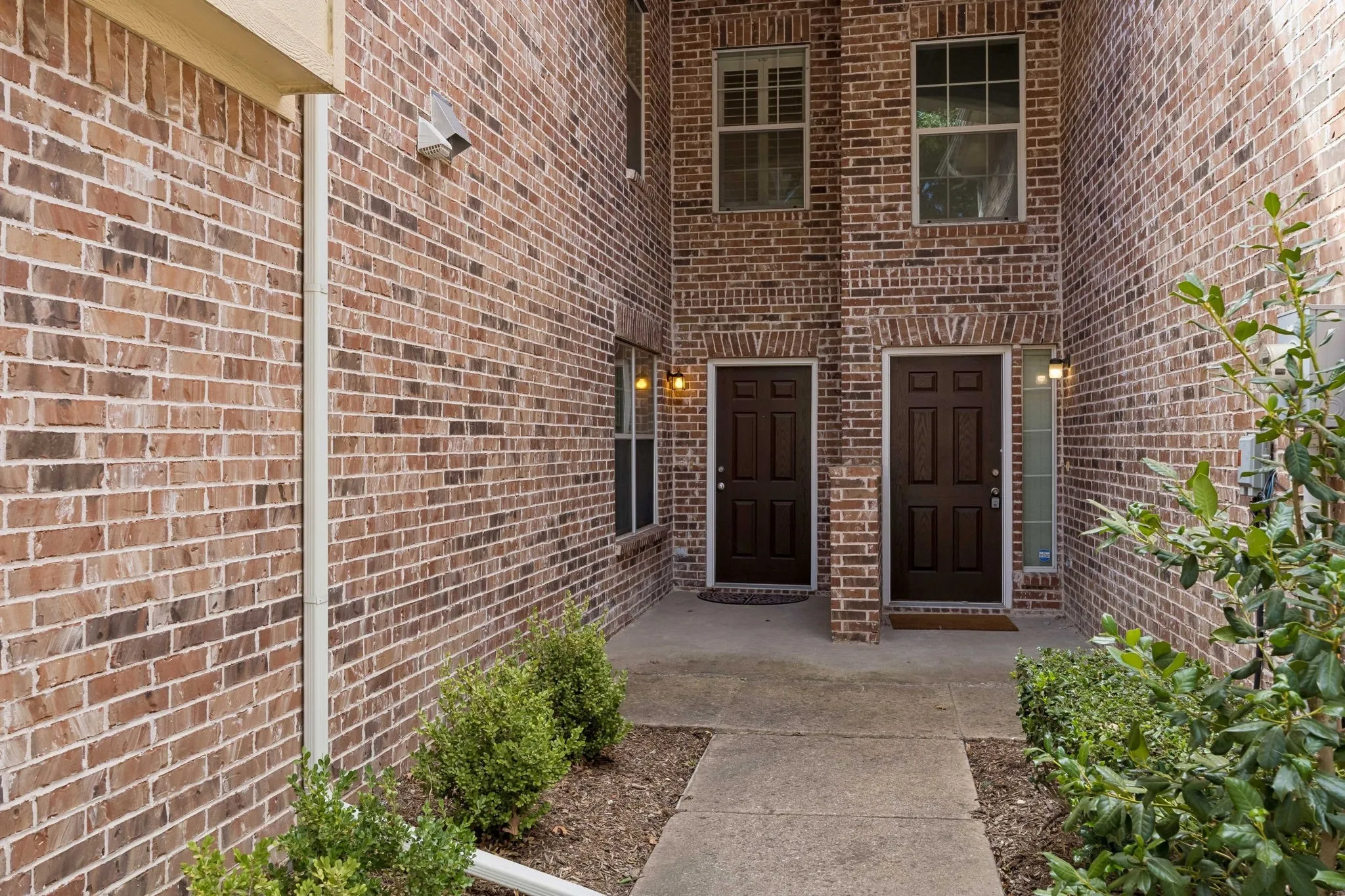 Townhouse For Sale in Collin County , 10187 Summit Run Drive, Frisco, Texas 75035, 3 Bedroom, 3 Bathroom, 2 Garage spaces, 1,706 Sqft, built in 2005, mls#21380304, Real Estate Agent in Frisco, Homes For Sale in Collin county, Homes For Sale in Frisco, Realtor in Frisco Texas, Real Estate Brokerage Independent Realty Texas, Luminita Cordes Realtor