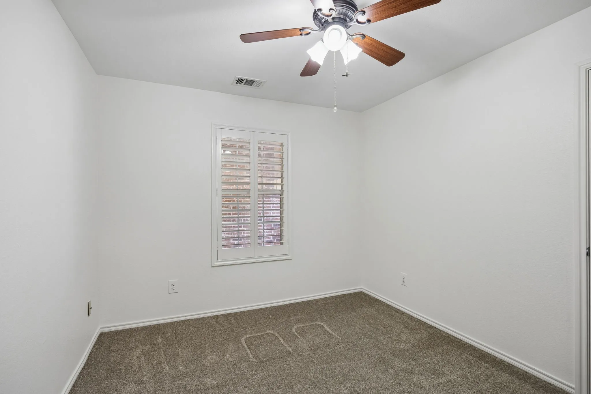 Townhouse For Sale in Collin County , 10187 Summit Run Drive, Frisco, Texas 75035, 3 Bedroom, 3 Bathroom, 2 Garage spaces, 1,706 Sqft, built in 2005, mls#21380304, Real Estate Agent in Frisco, Homes For Sale in Collin county, Homes For Sale in Frisco, Realtor in Frisco Texas, Real Estate Brokerage Independent Realty Texas, Luminita Cordes Realtor