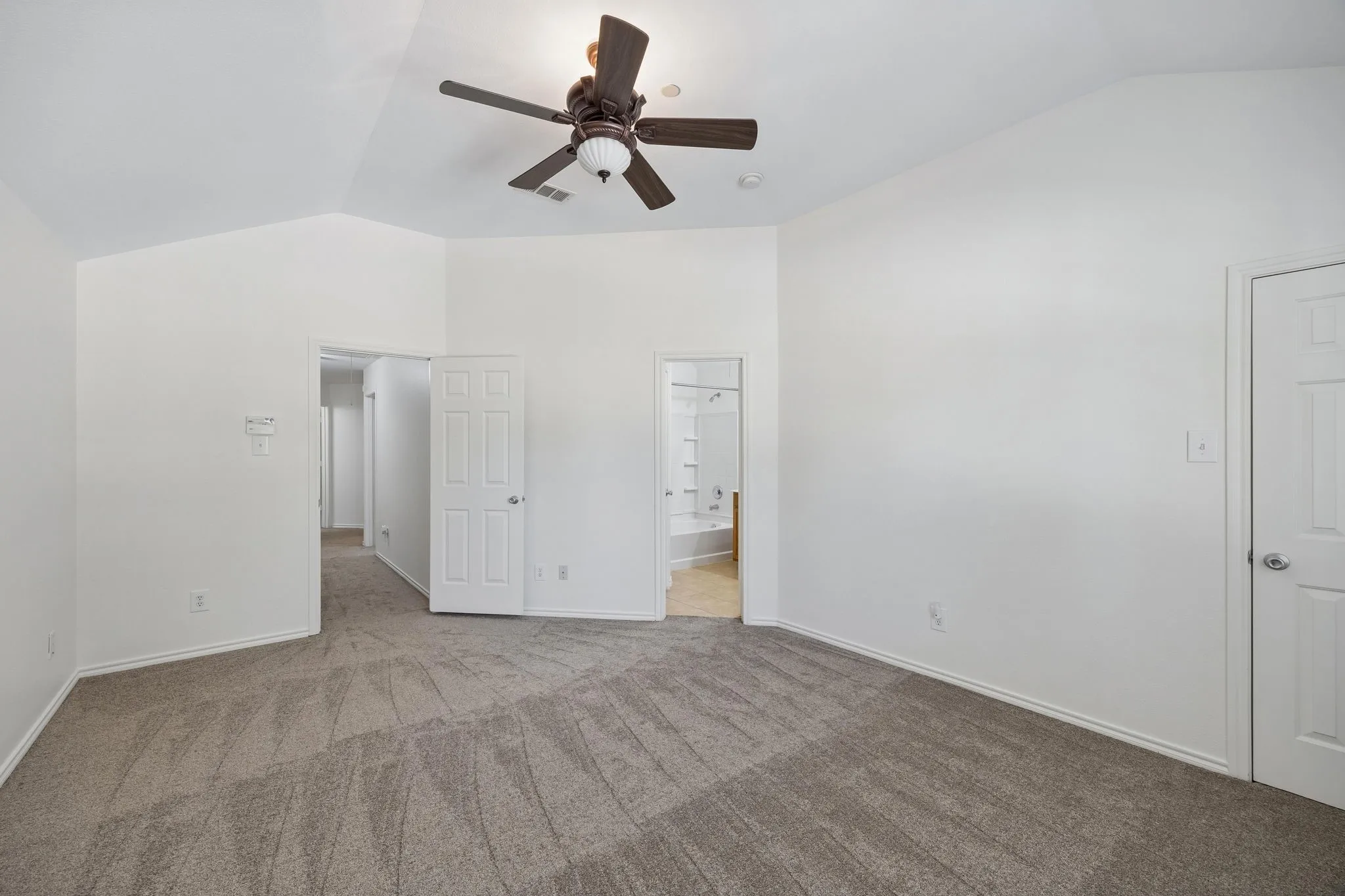 Townhouse For Sale in Collin County , 10187 Summit Run Drive, Frisco, Texas 75035, 3 Bedroom, 3 Bathroom, 2 Garage spaces, 1,706 Sqft, built in 2005, mls#21380304, Real Estate Agent in Frisco, Homes For Sale in Collin county, Homes For Sale in Frisco, Realtor in Frisco Texas, Real Estate Brokerage Independent Realty Texas, Luminita Cordes Realtor